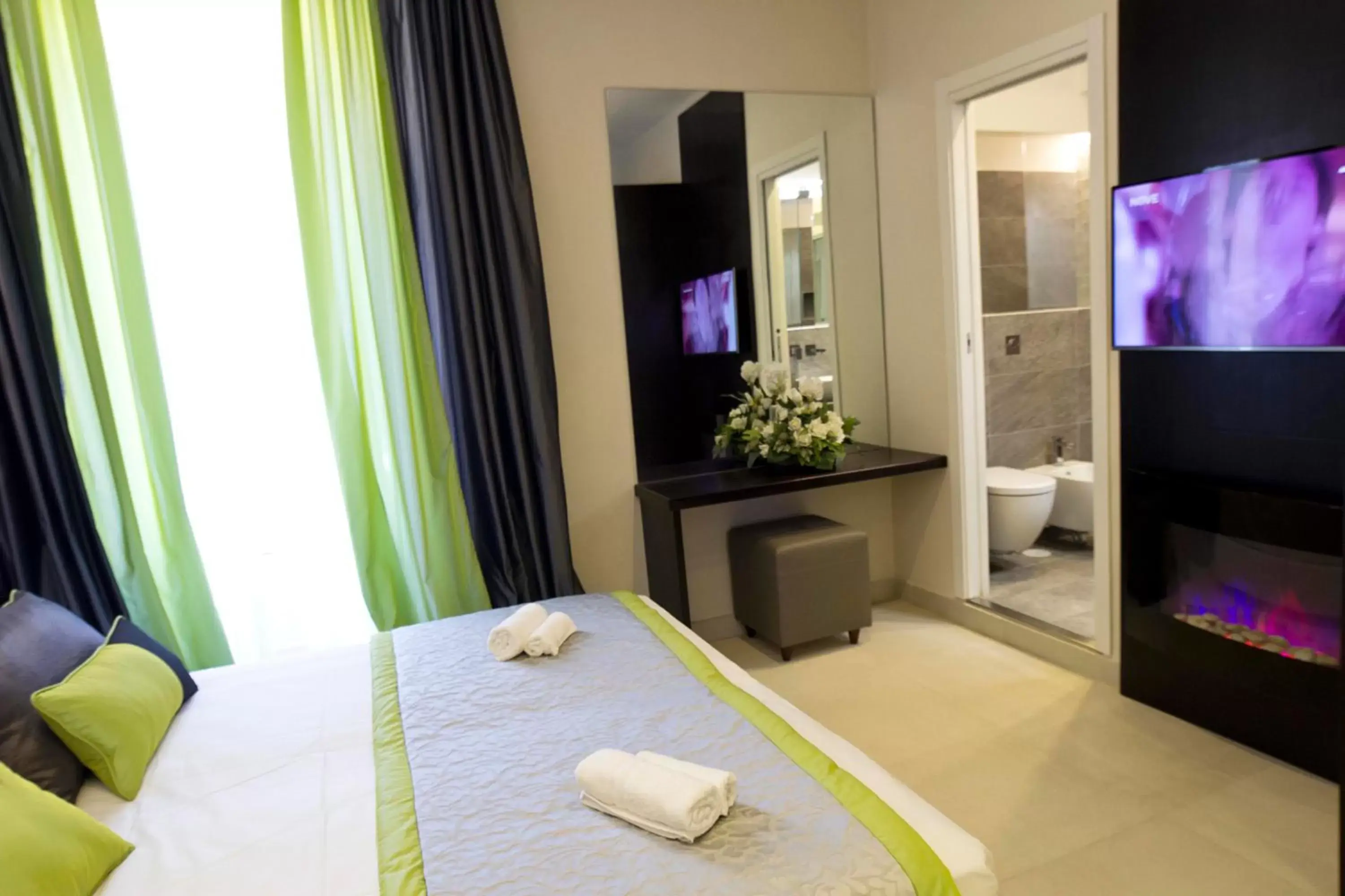 Bathroom, Bed in Roman Holidays Boutique Hotel