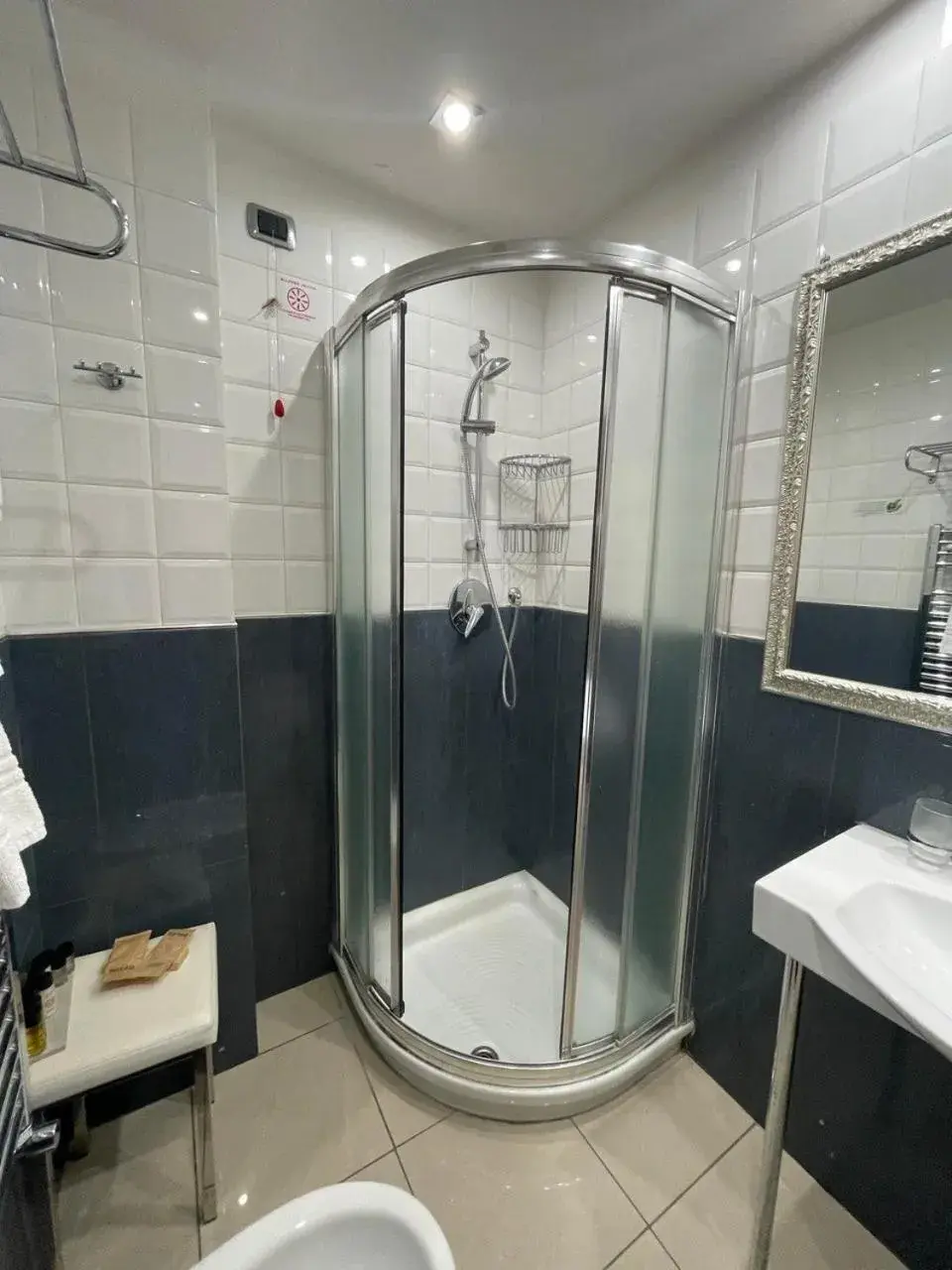 Shower, Bathroom in Hotel Villa Savoia