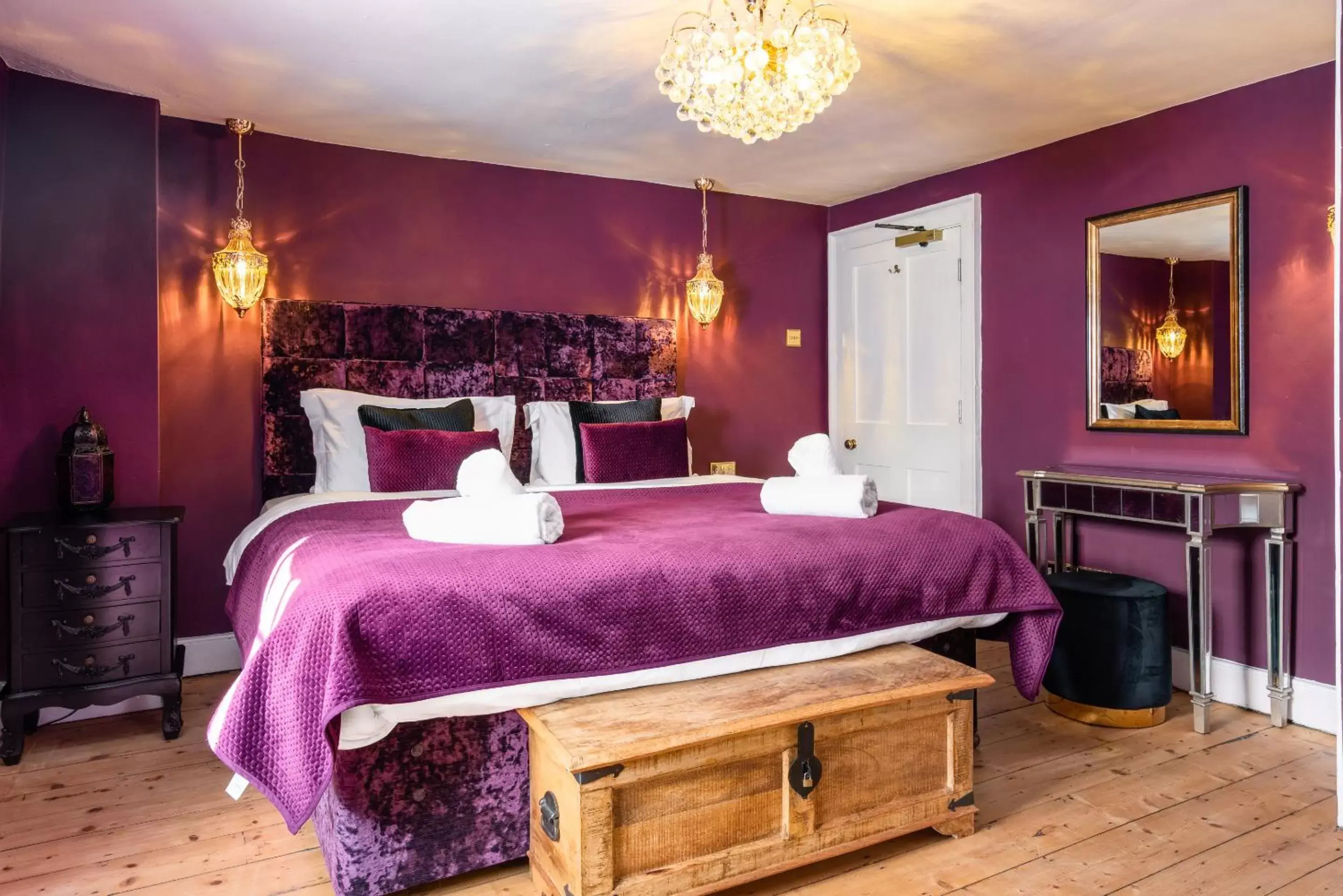 Bedroom, Bed in Darcys' Pride