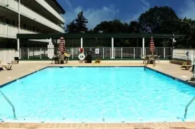 Property building, Swimming Pool in 1863 Inn of Gettysburg