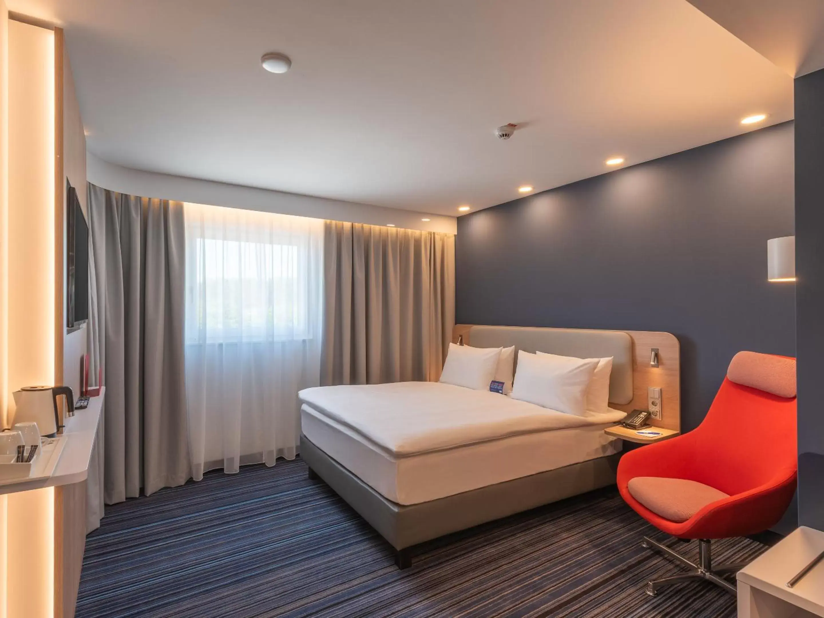 Bed in Holiday Inn Express - Hamburg South A7-AS42 by IHG Bed in Holiday Inn Express - Hamburg South A7-AS42 by IHG