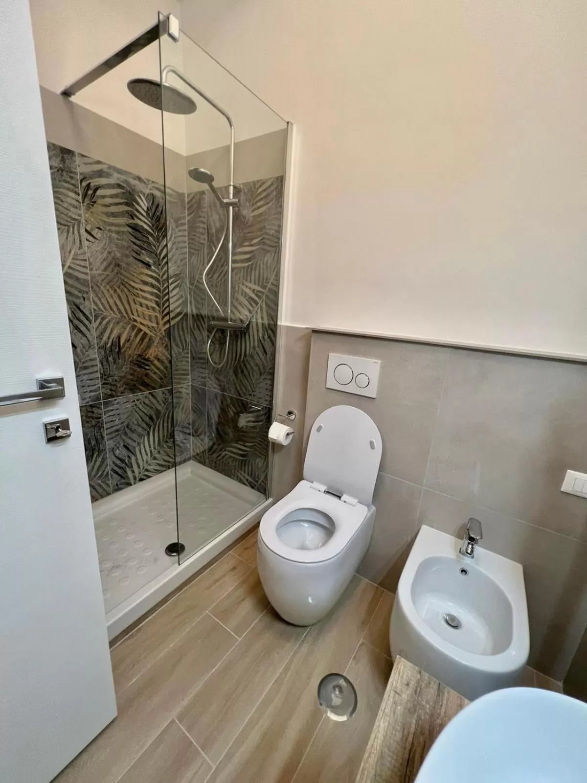 Shower in Relais Roma Vaticano - METRO station Ottaviano