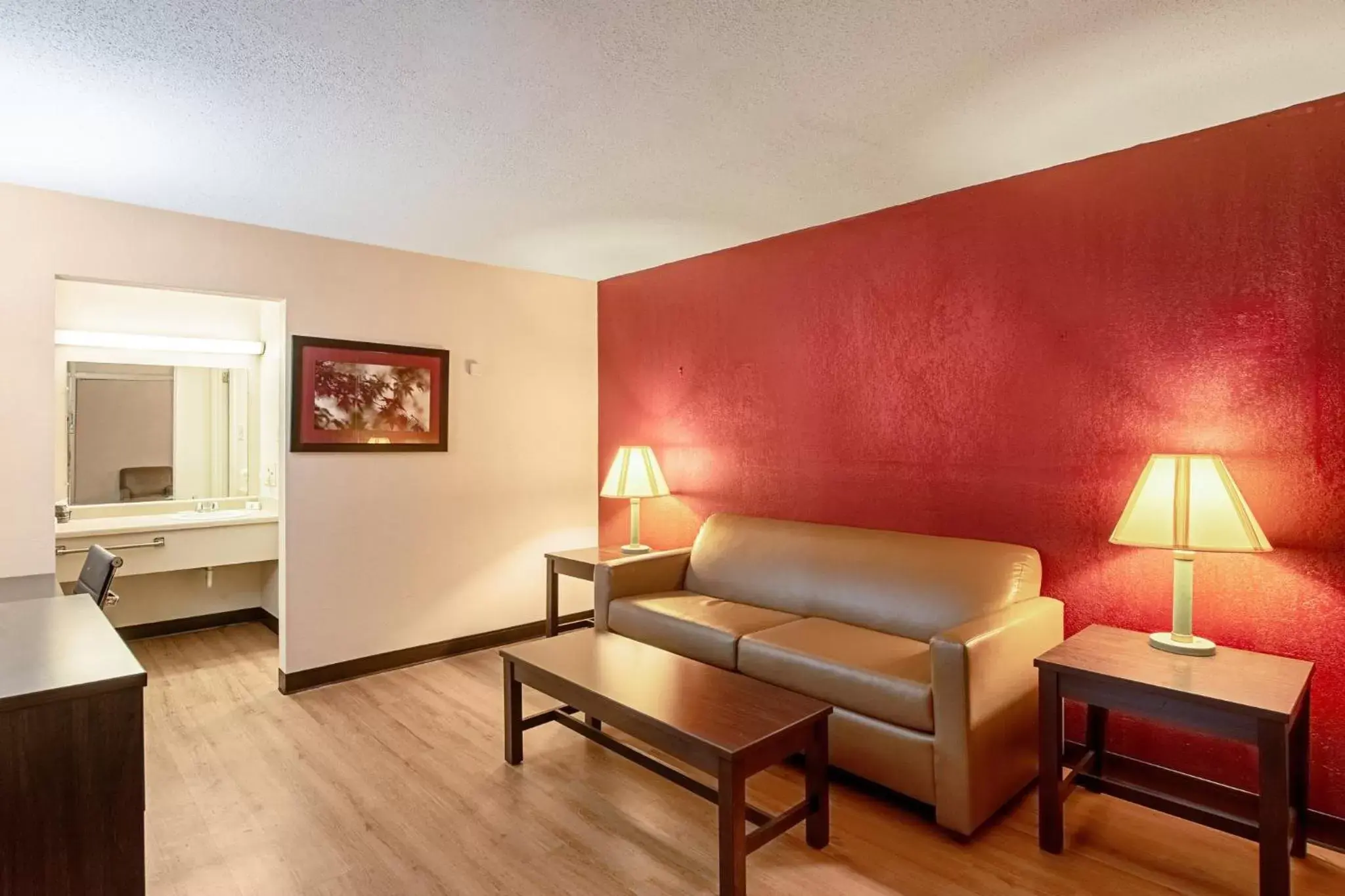 Photo of the whole room, Seating Area in Red Roof Inn Battle Creek