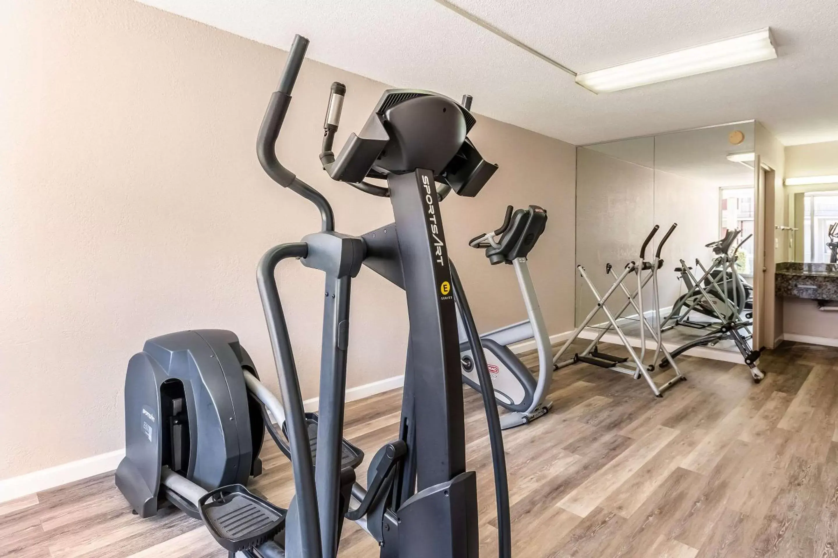 Fitness centre/facilities, Fitness Center/Facilities in Econo Lodge Inn & Suites Near Bricktown