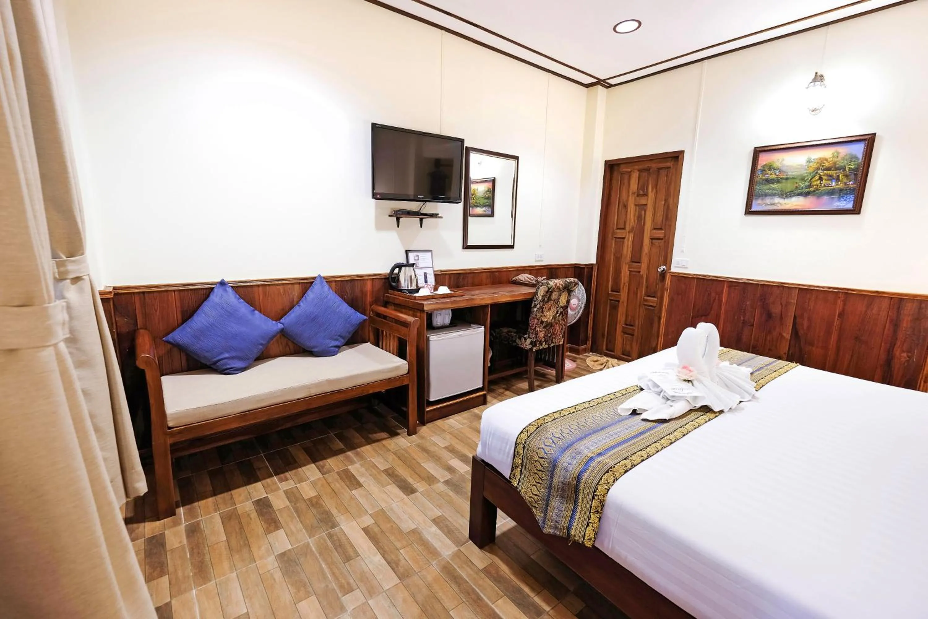 Photo of the whole room, Bed in Vieng Tawan Sukhothai Hotel