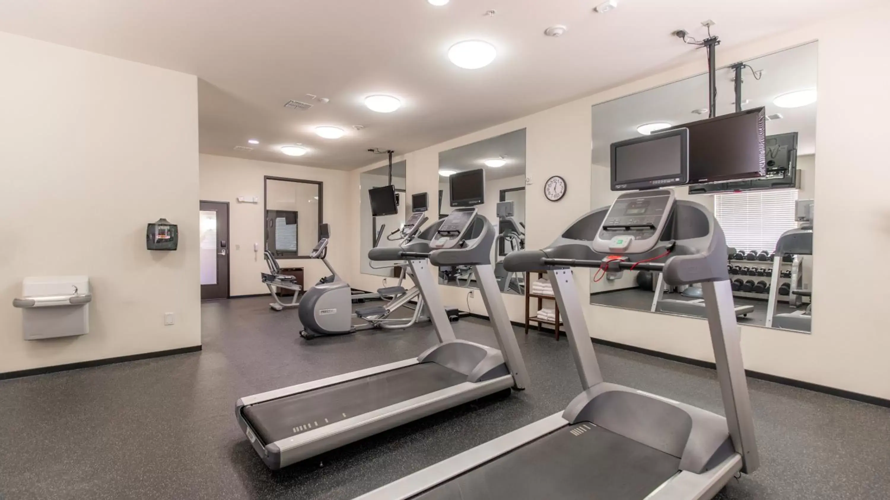 Spa and wellness centre/facilities, Fitness Center/Facilities in Holiday Inn Express Hotel & Suites Oklahoma City Northwest, an IHG Hotel