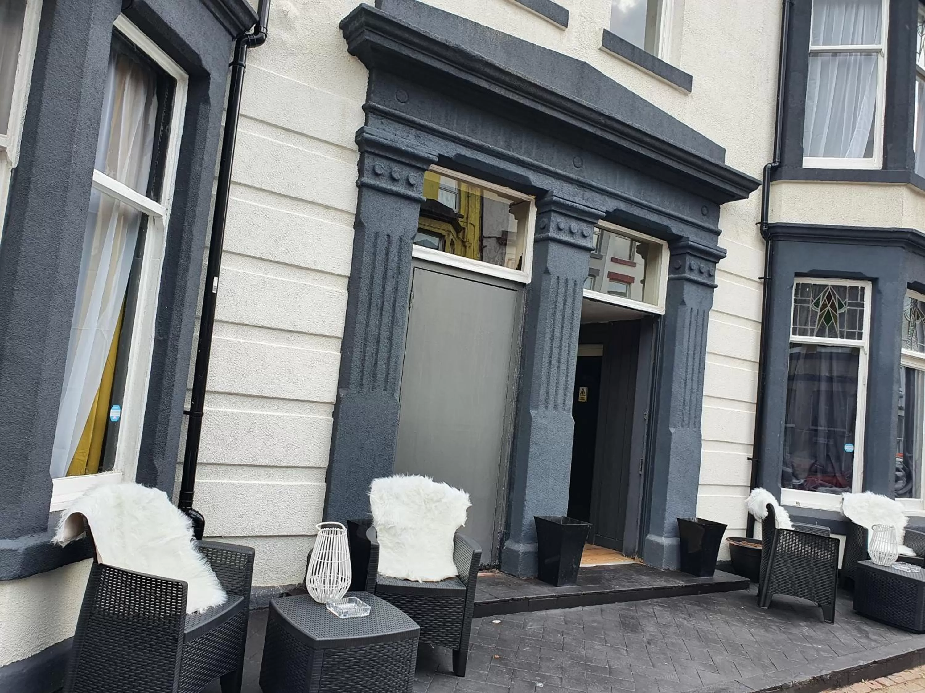 Facade/entrance in Balkan Hotel