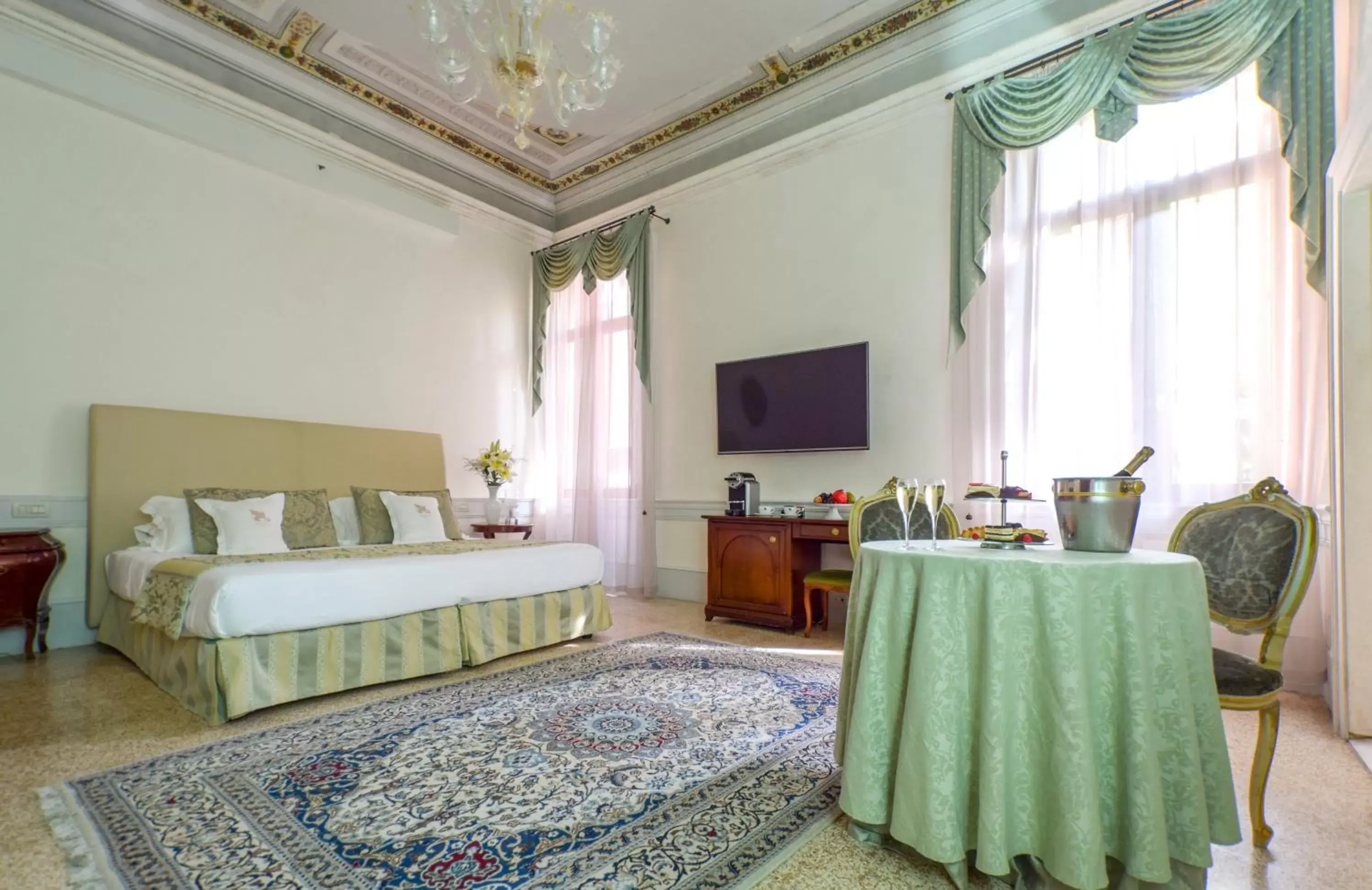 Photo of the whole room, Seating Area in Hotel Palazzo Vitturi