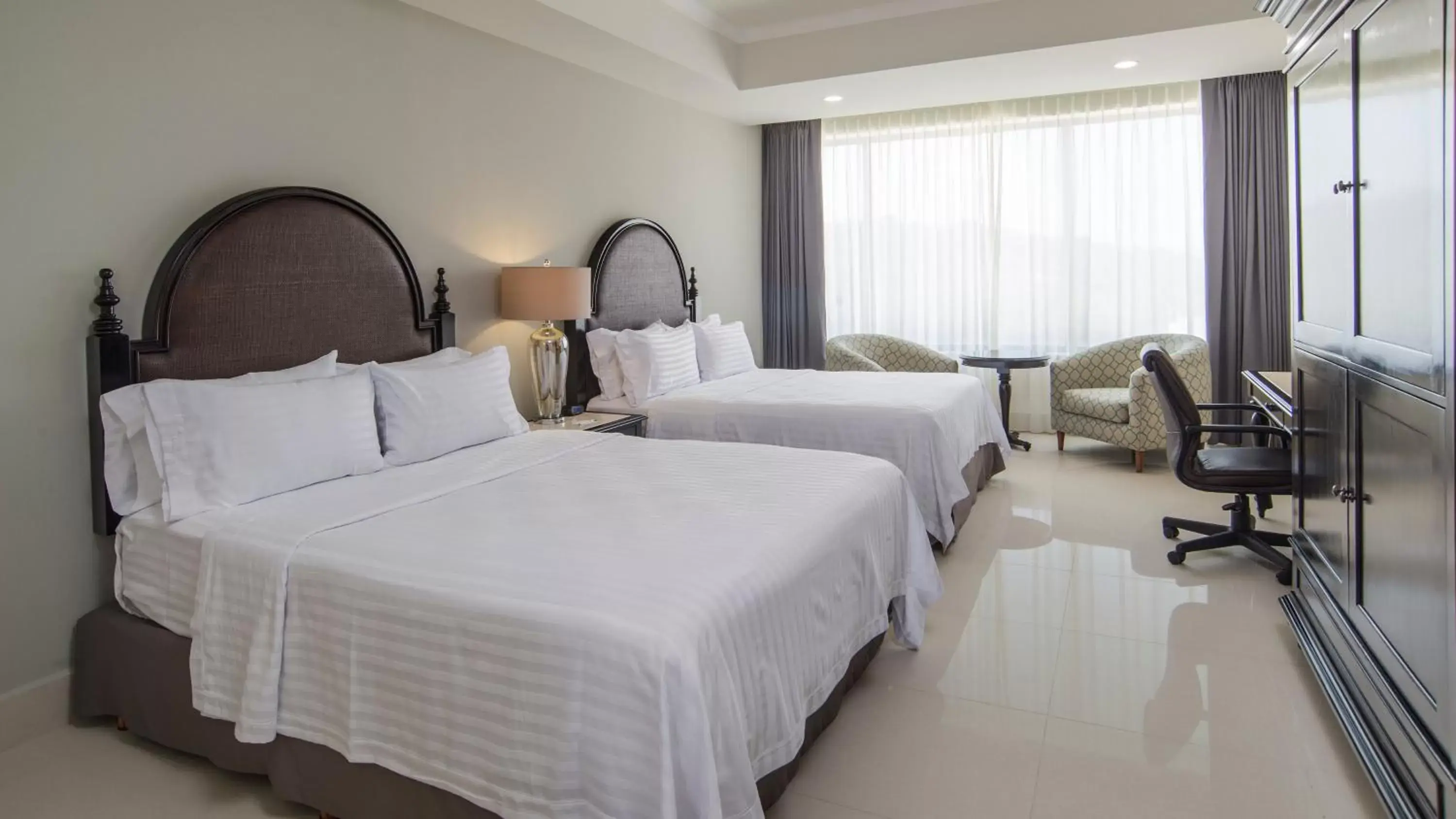 Photo of the whole room, Bed in Holiday Inn Tuxtla Gutierrez, an IHG Hotel