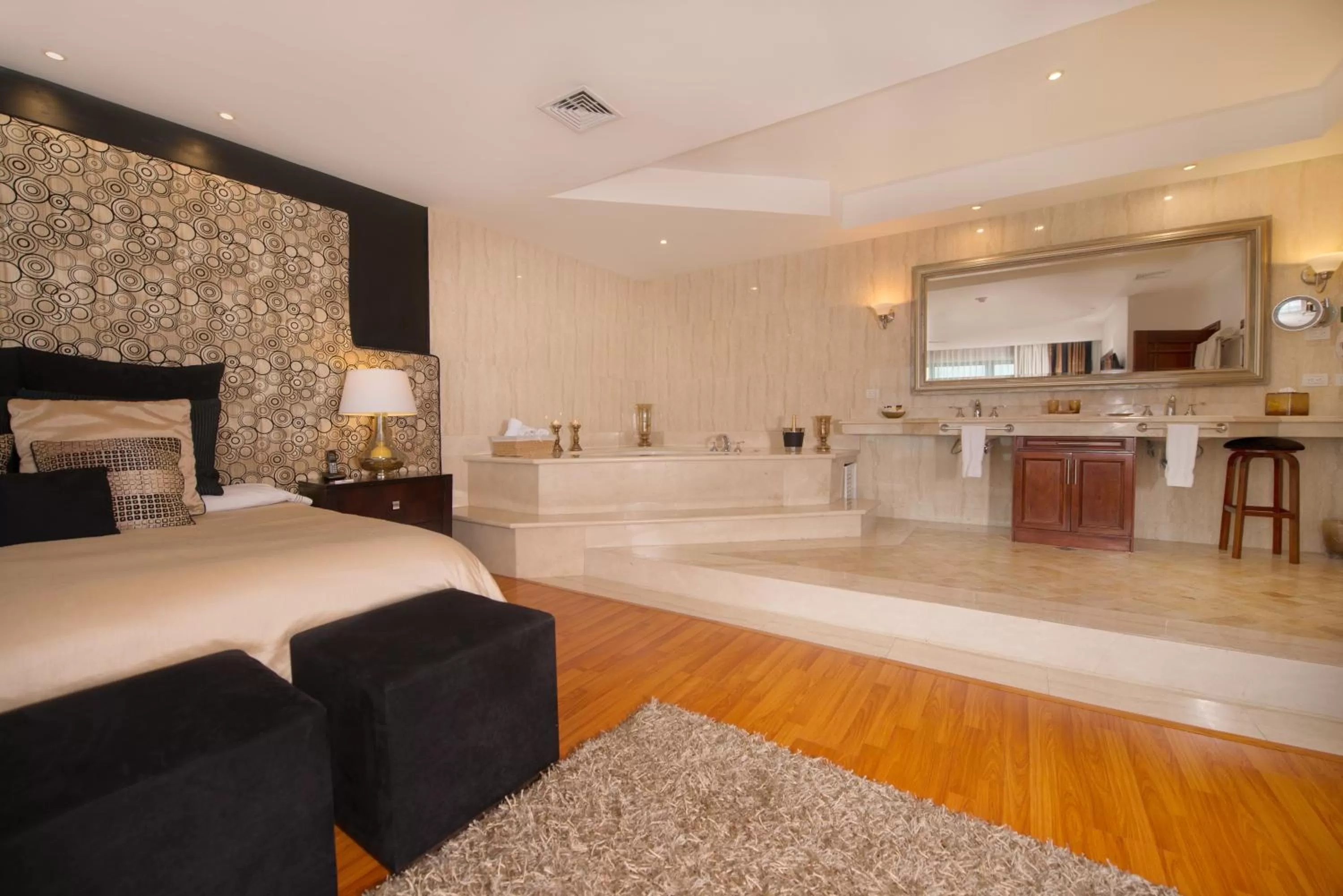 Shower, Bed in Hotel Palma Real