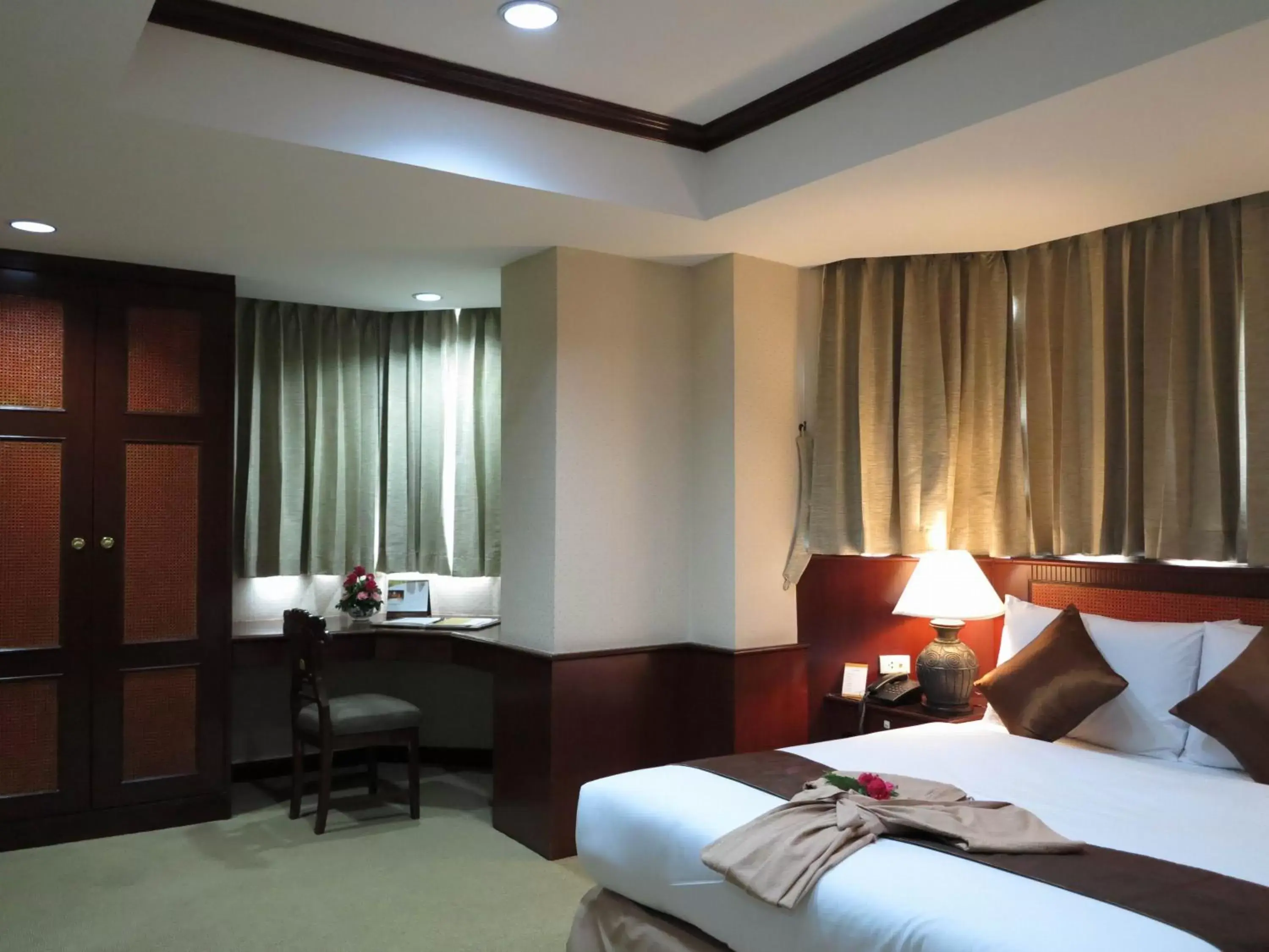 Photo of the whole room, Bed in The Grand Sathorn