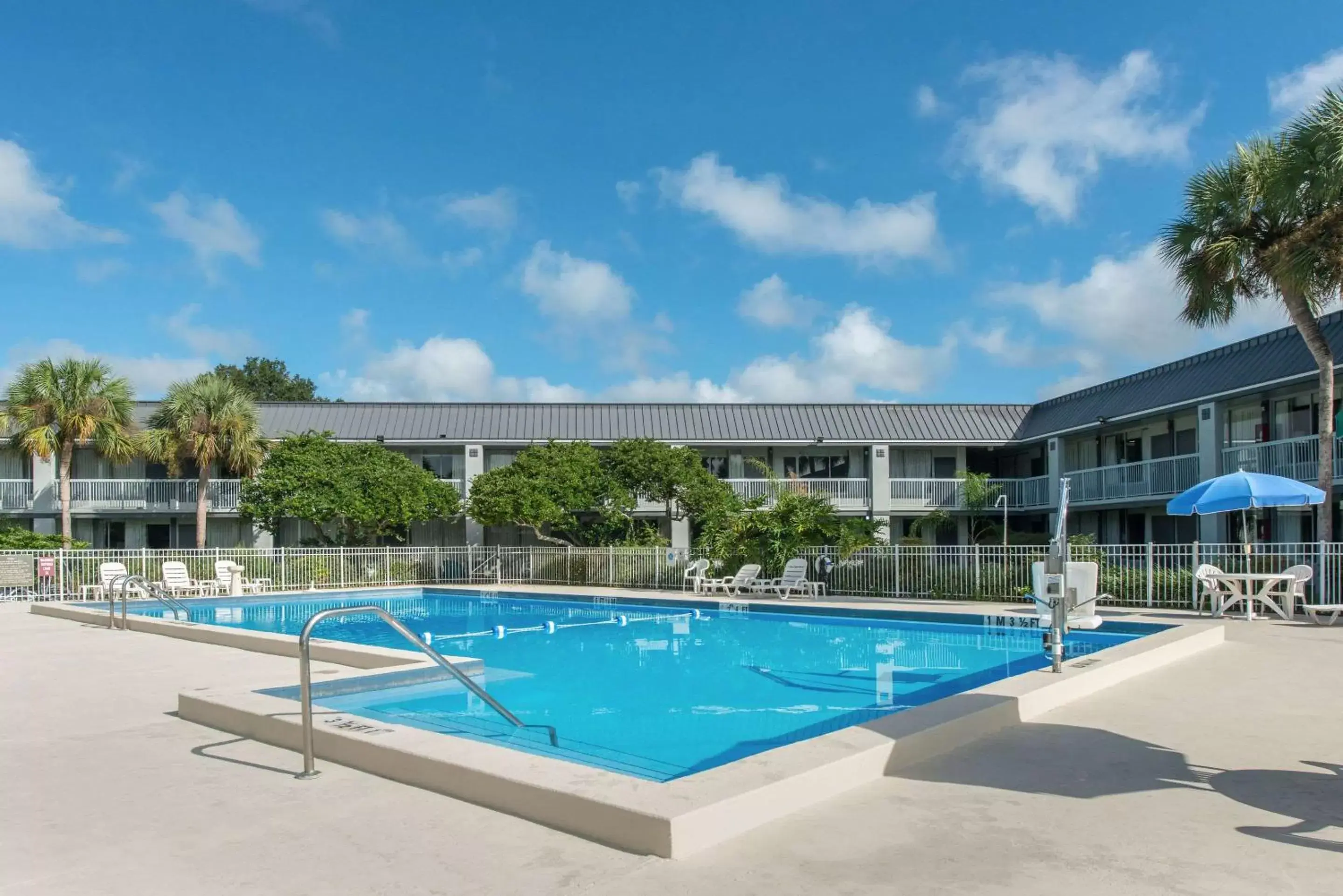 On site, Swimming Pool in Quality Inn & Suites Brooksville I-75/Dade City