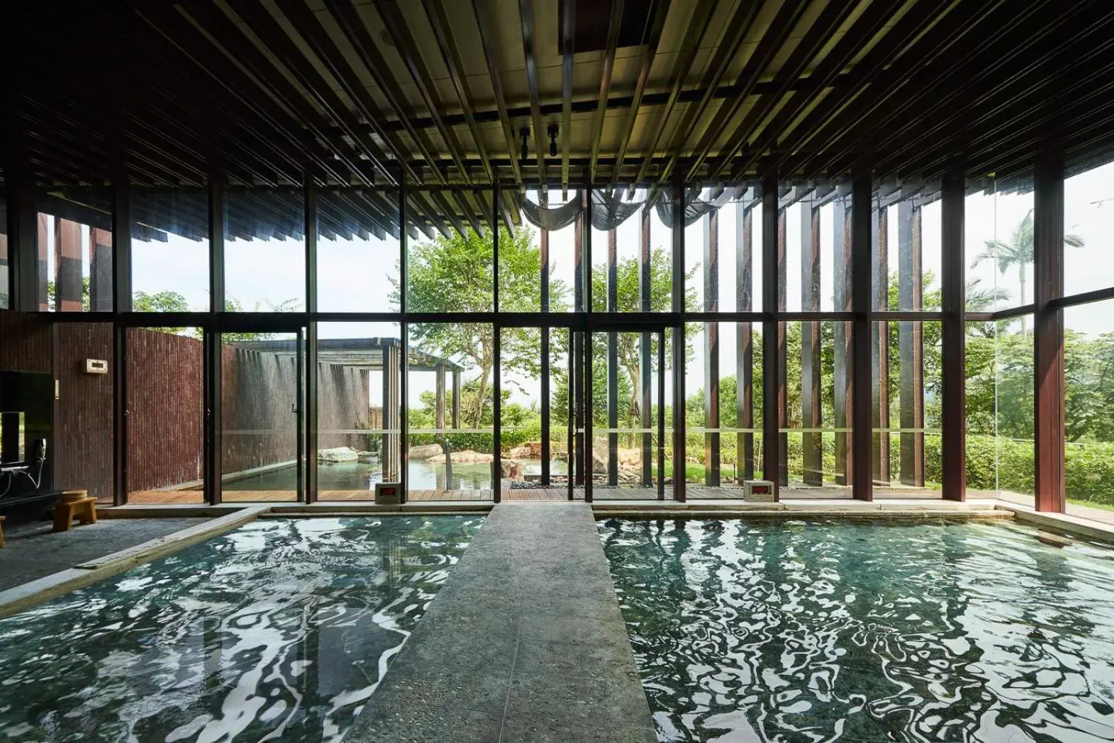 Hot Spring Bath, Swimming Pool in Hotel Royal Chiao Hsi