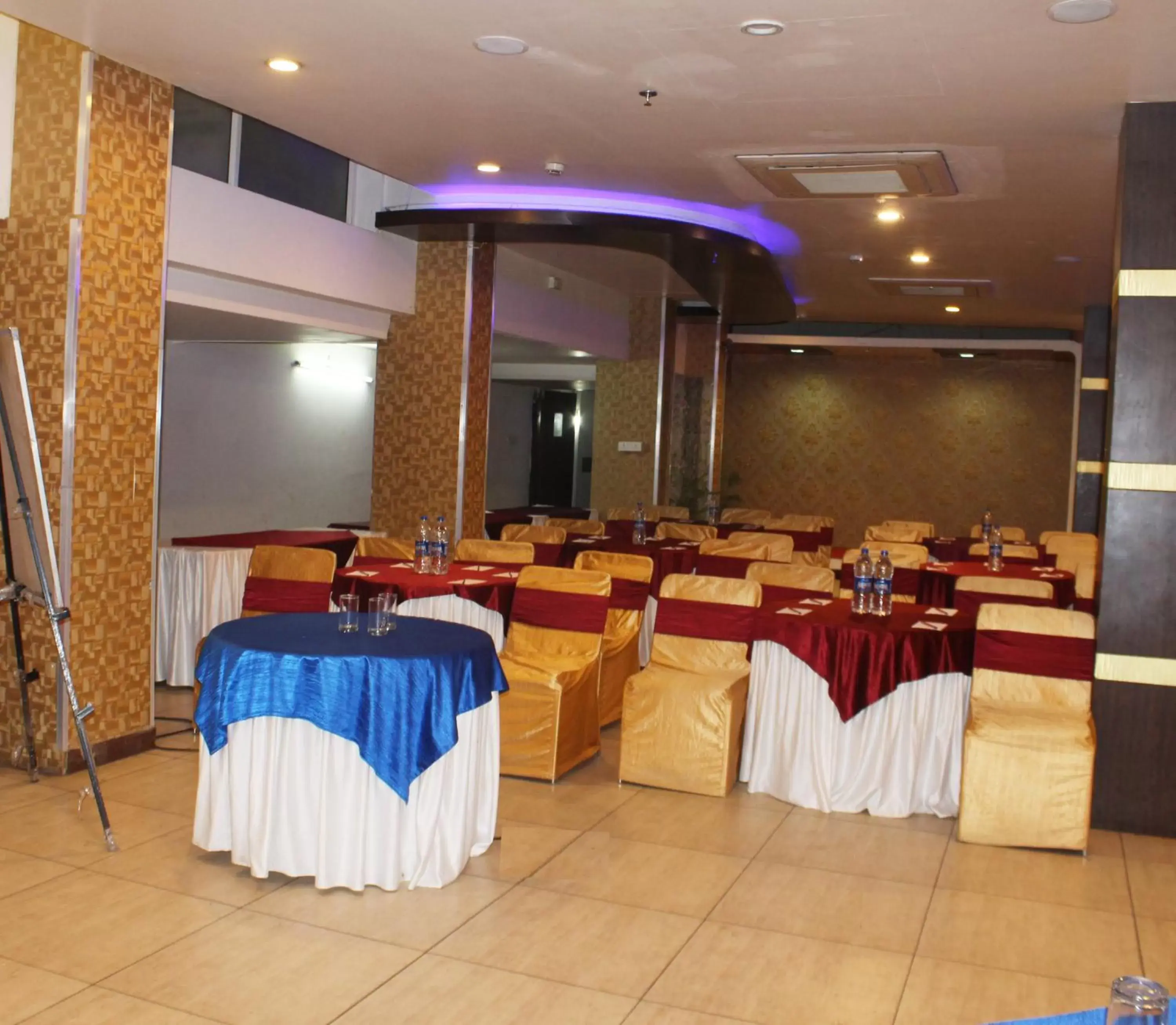 Banquet/Function facilities, Banquet Facilities in TGI Apple Inn