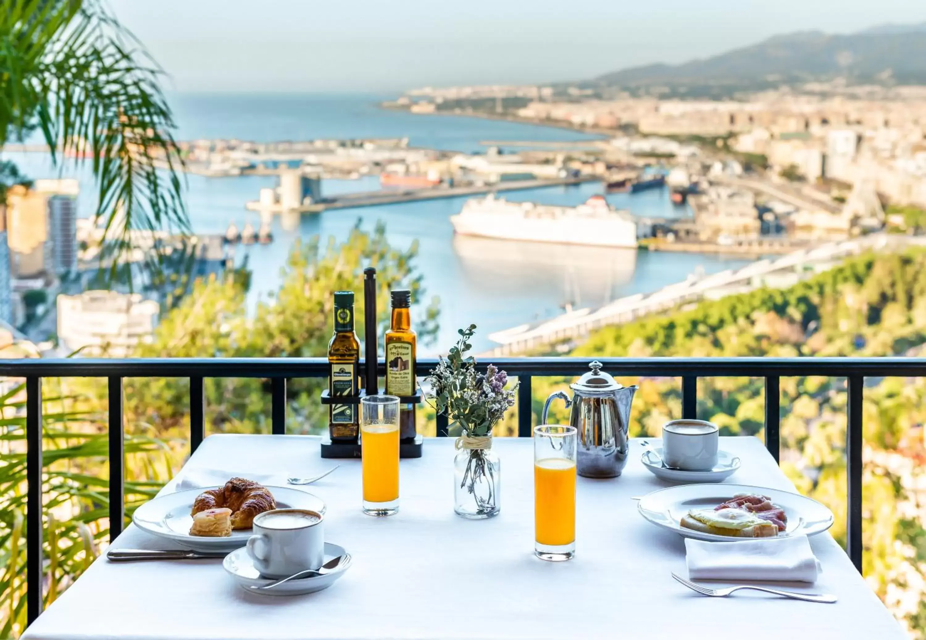 Restaurant/places to eat in Parador de Málaga Gibralfaro