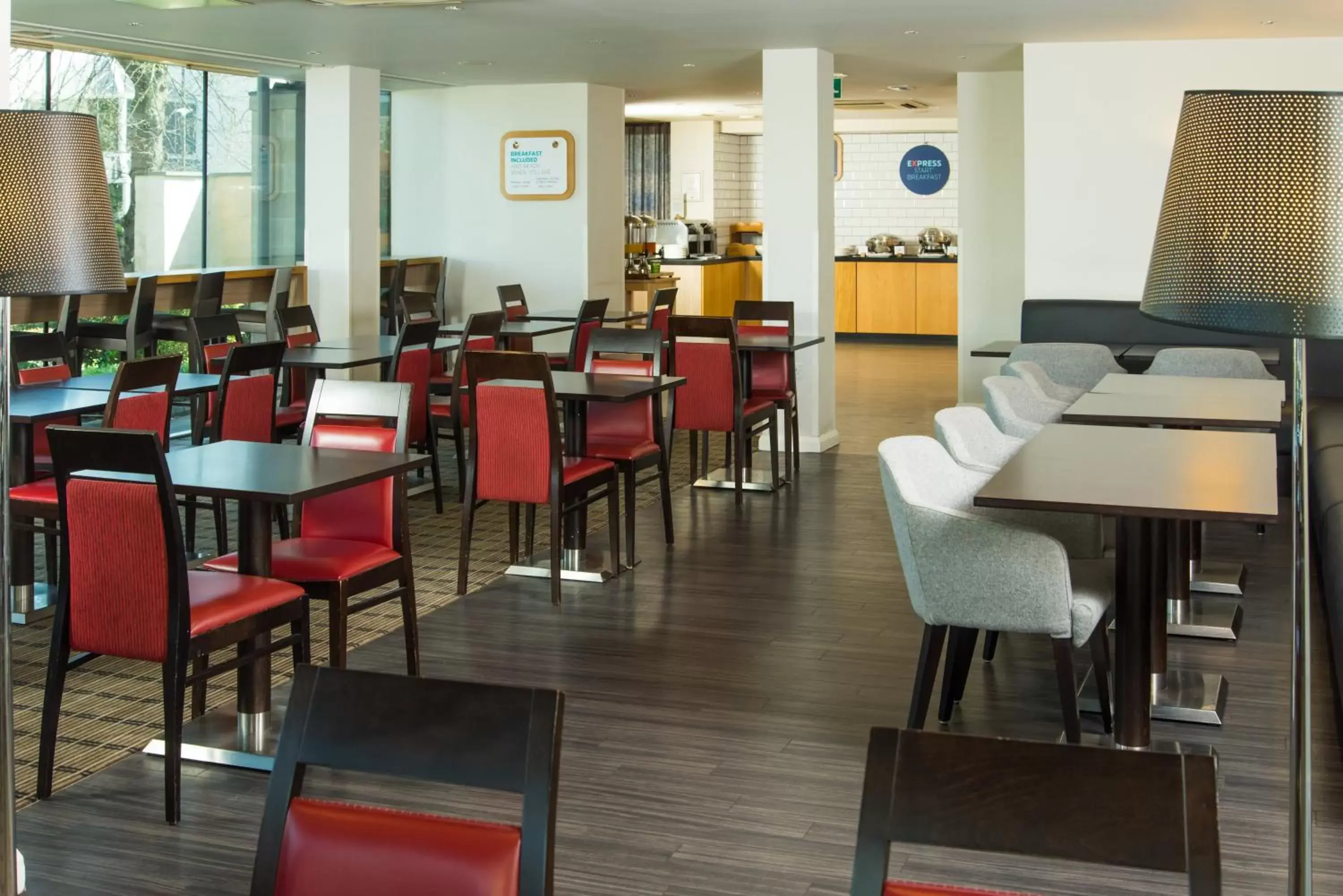 Restaurant/Places to Eat in Holiday Inn Express Bath, an IHG Hotel