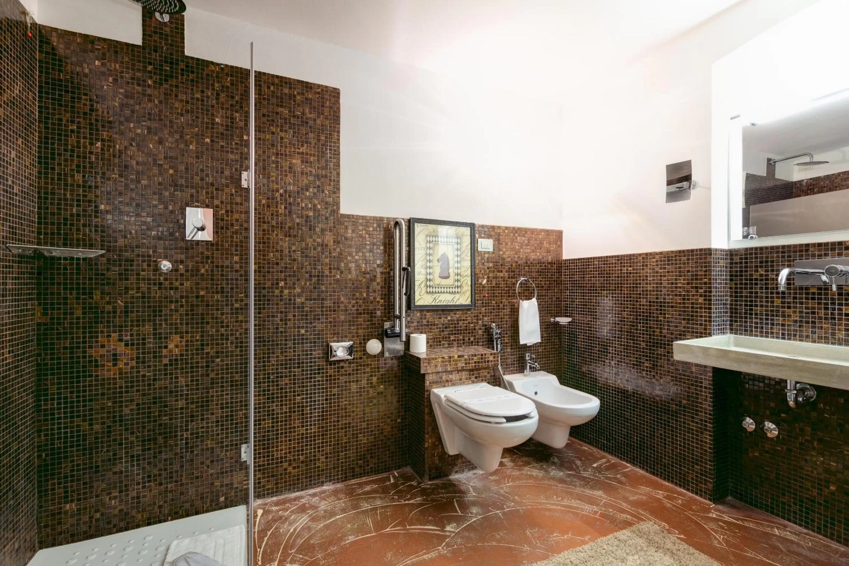 Shower in Il Convento Dei Fiori Di Seta