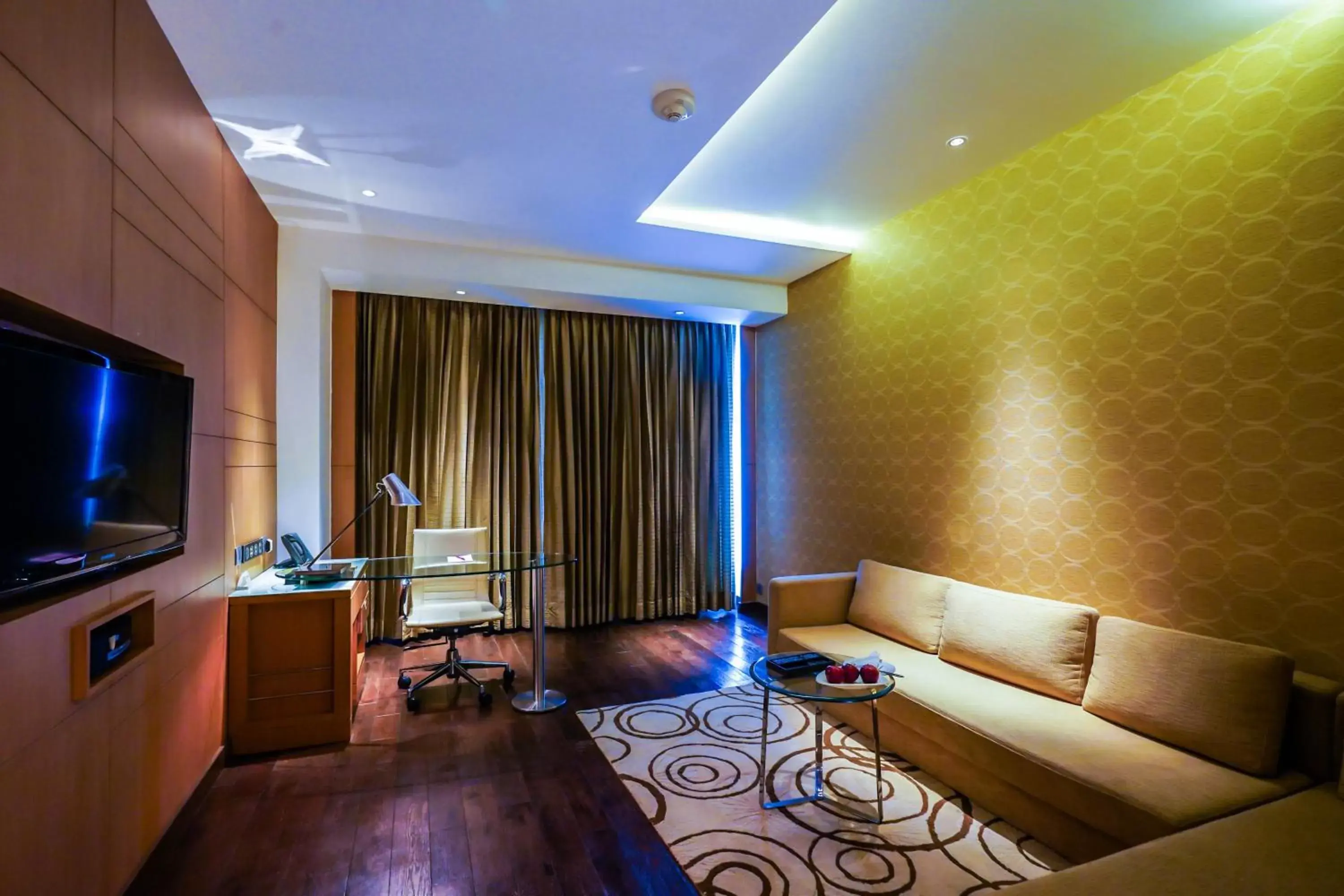 TV and multimedia in Crowne Plaza Greater Noida, an IHG Hotel