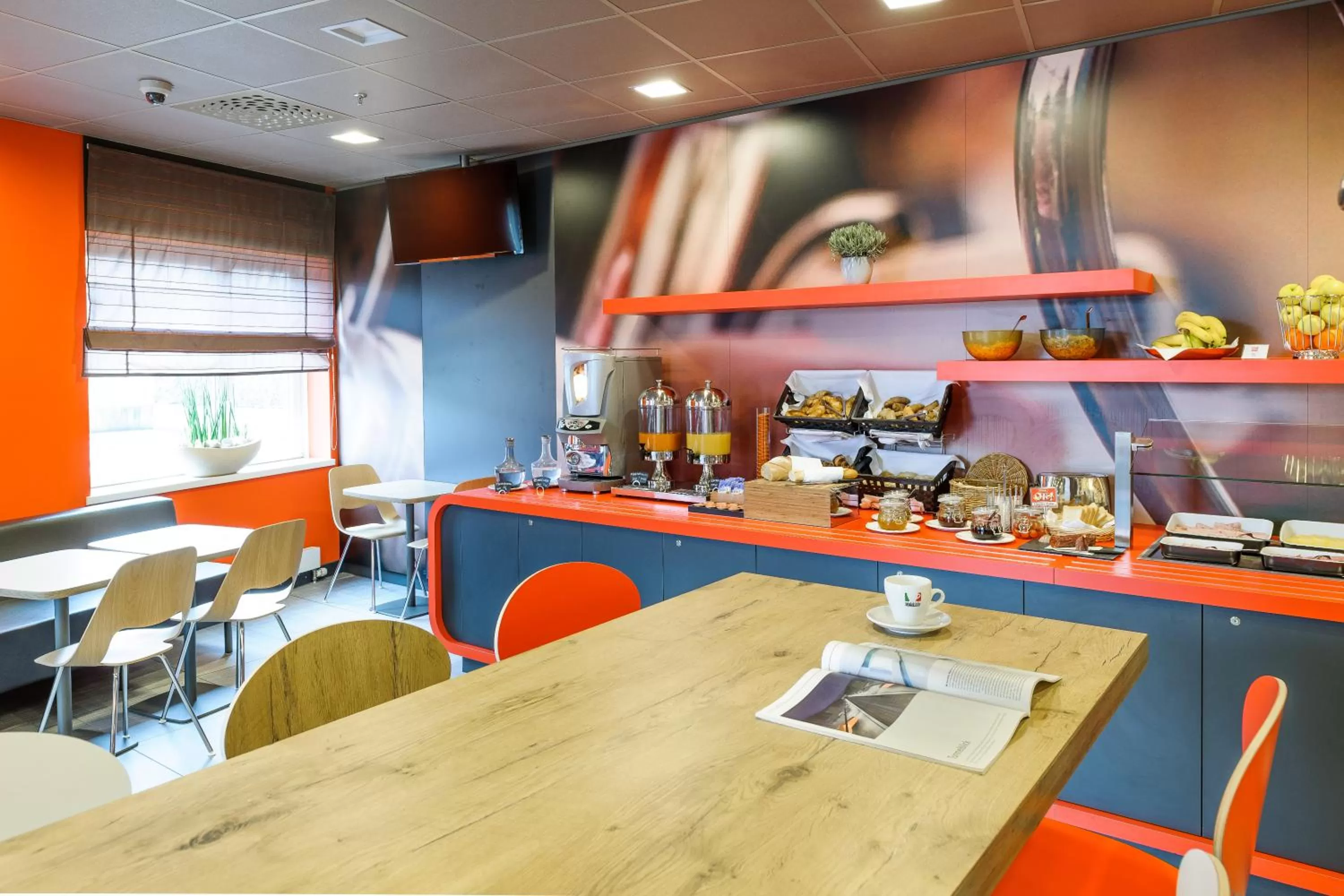 Restaurant/places to eat in ibis Bern Expo