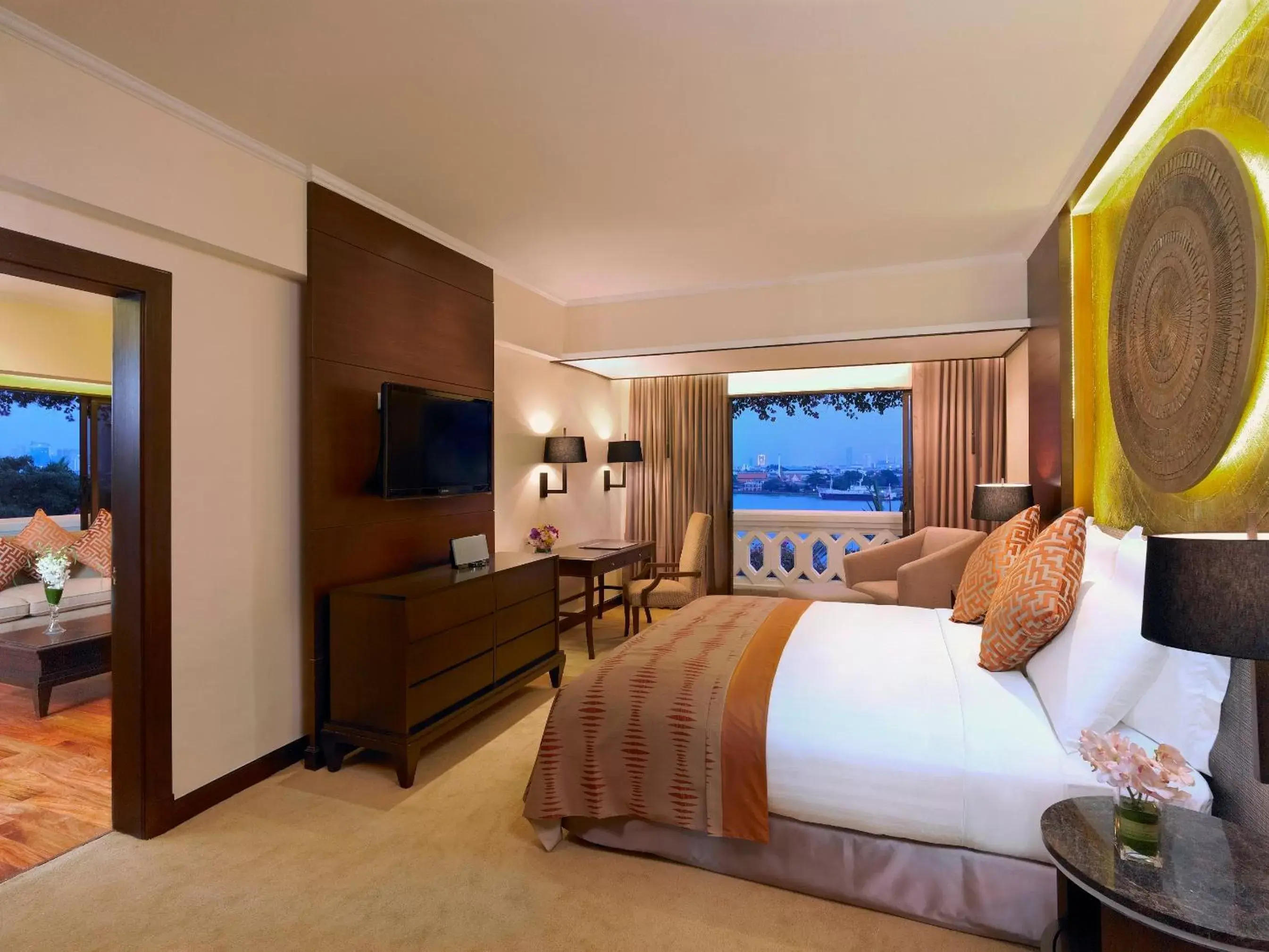 Bed in Anantara Riverside Bangkok Resort
