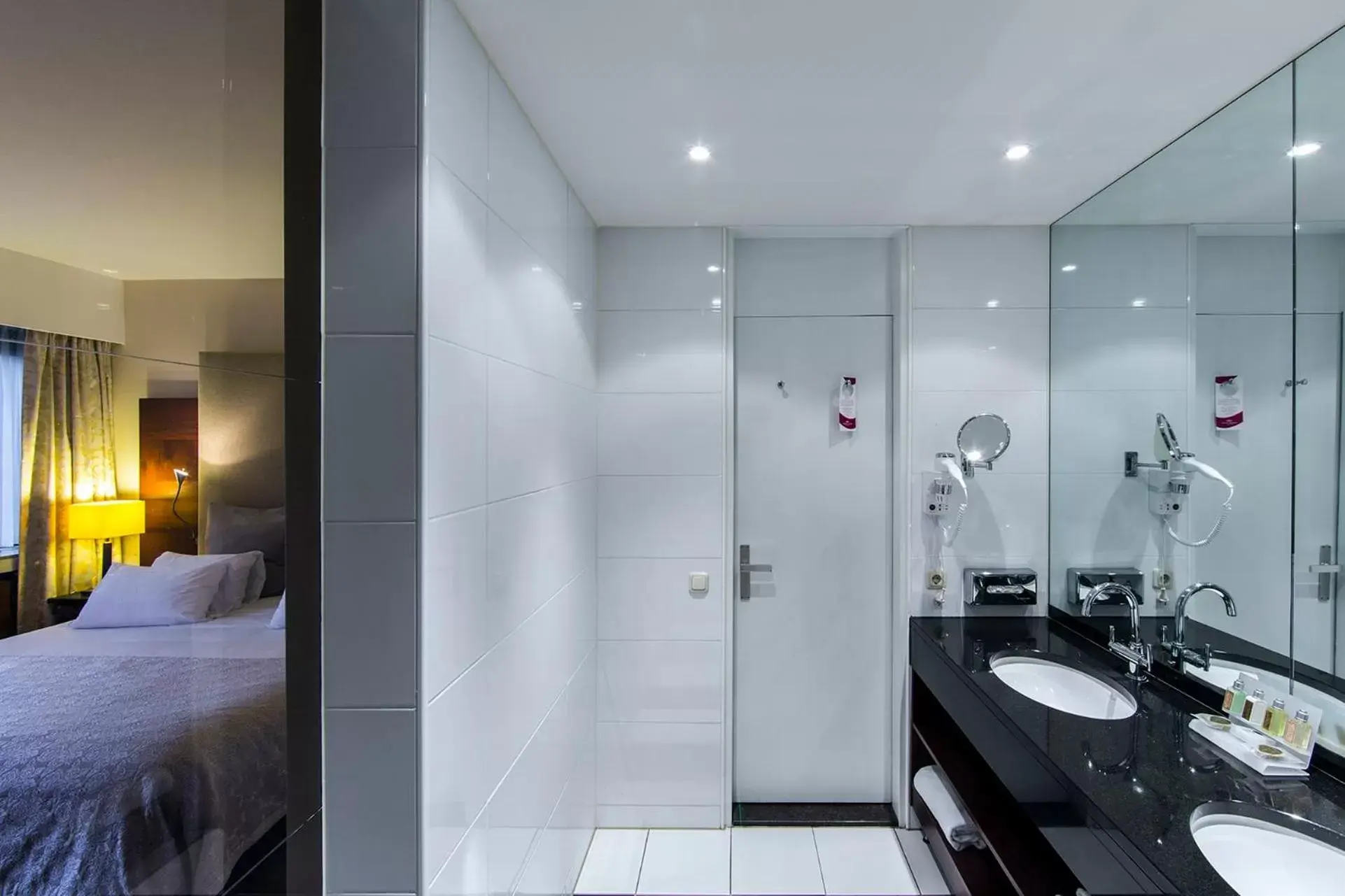 Photo of the whole room, Bathroom in Crowne Plaza Maastricht, an IHG Hotel