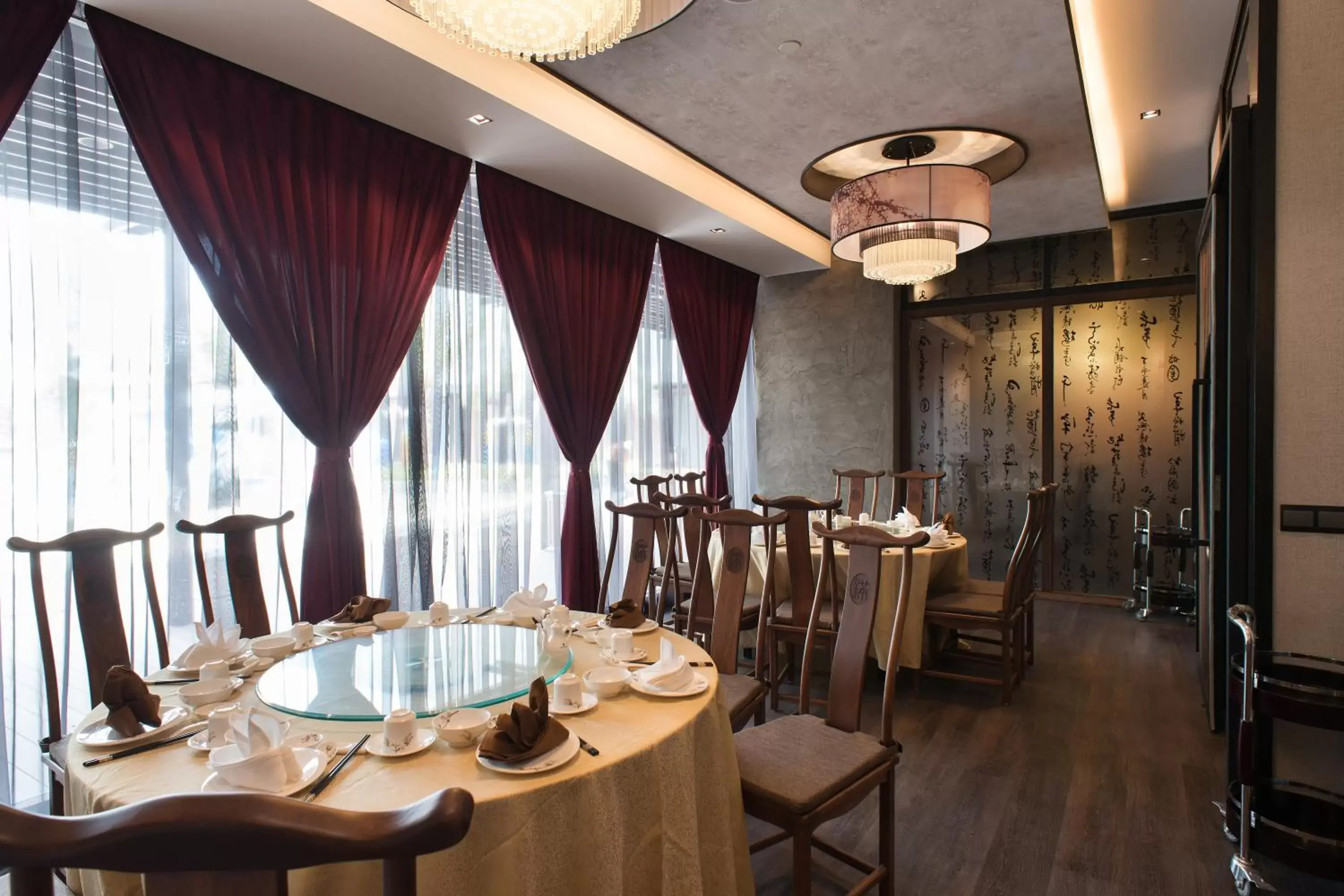 Restaurant/Places to Eat in Vangohh Eminent Hotel & Spa