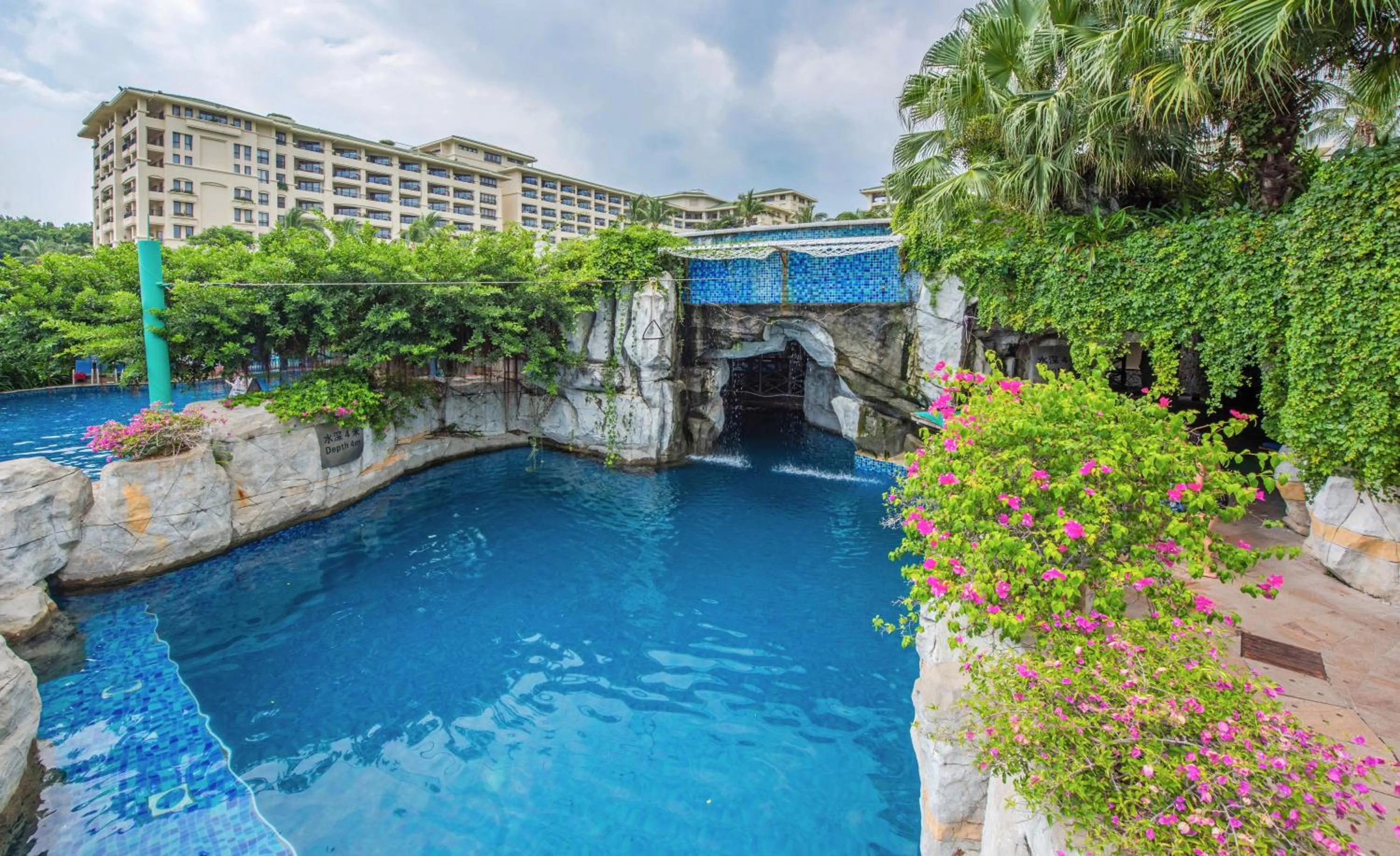 Swimming pool in Horizon Resort & Spa Yalong Bay-Yalong Bay Central
