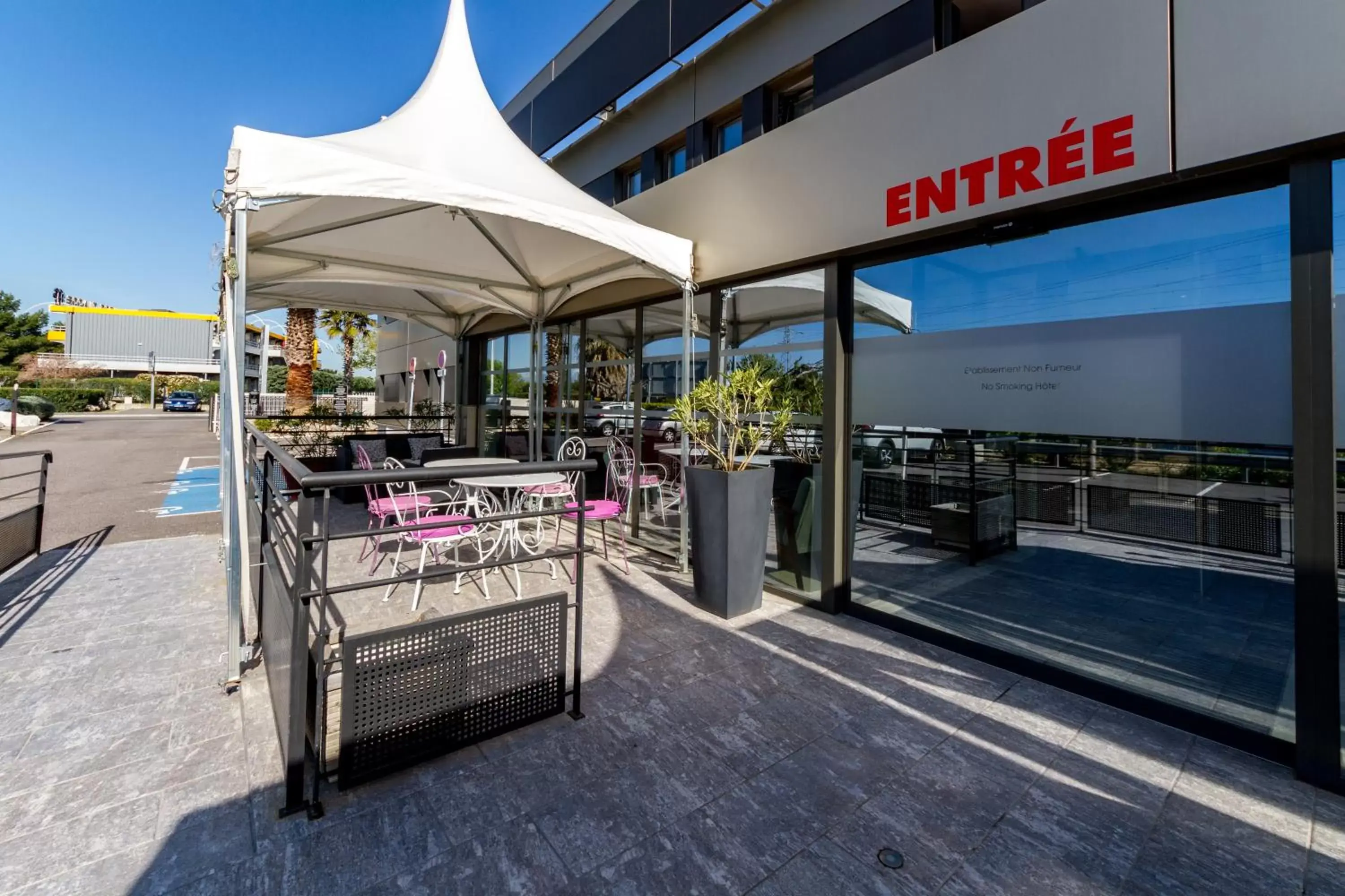 Facade/entrance in Brit Hotel Porte d'Espagne