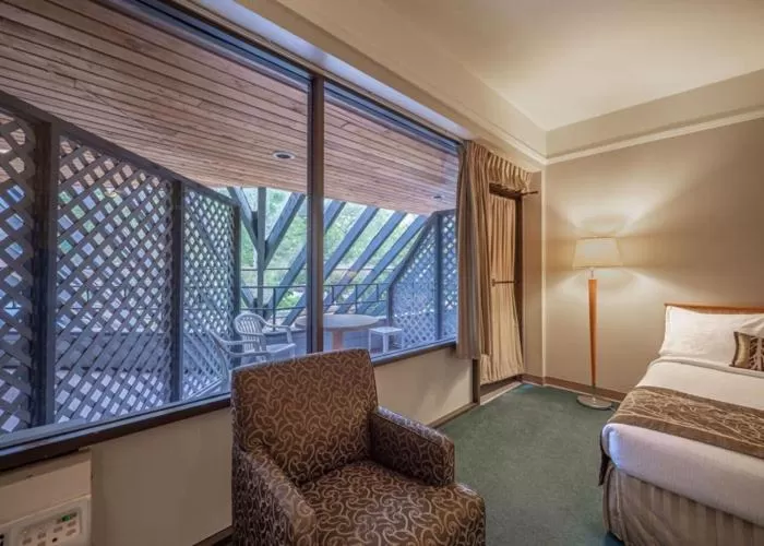 Seating area, Bed in The Cedars Inn Hotel & Convention Centre