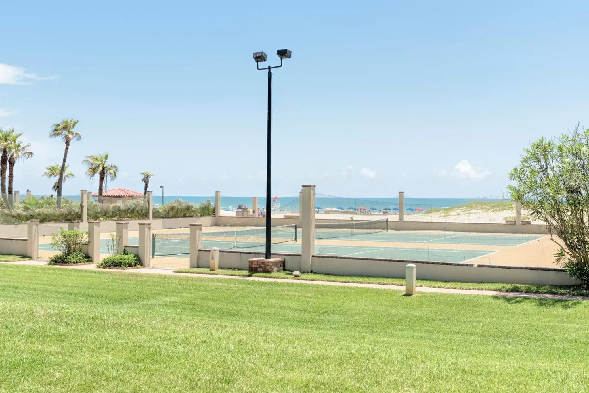 Tennis court in Isla Grand Beach Resort