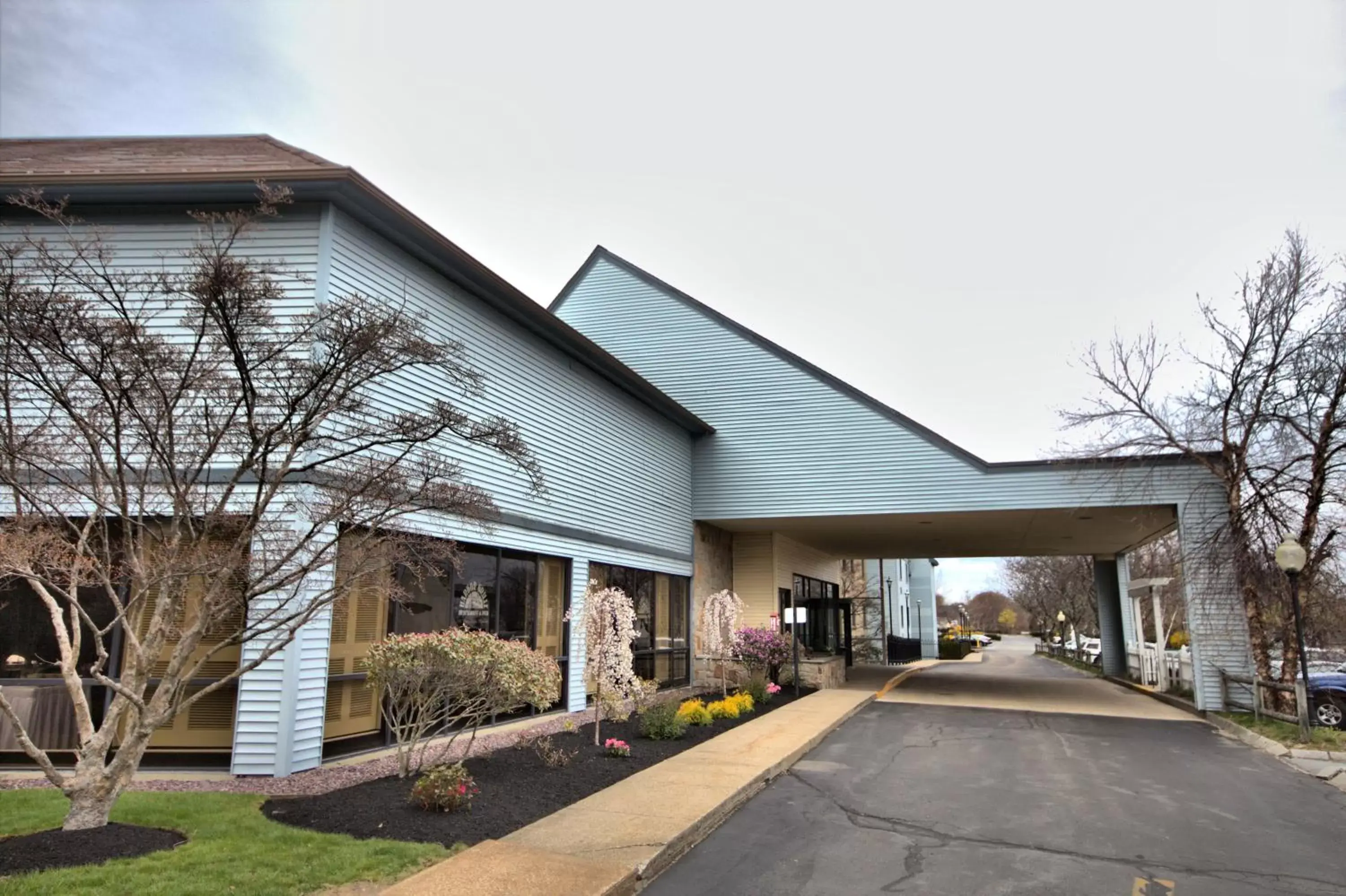Facade/entrance in Hotel 1620 Plymouth Harbor Facade/entrance in Hotel 1620 Plymouth Harbor