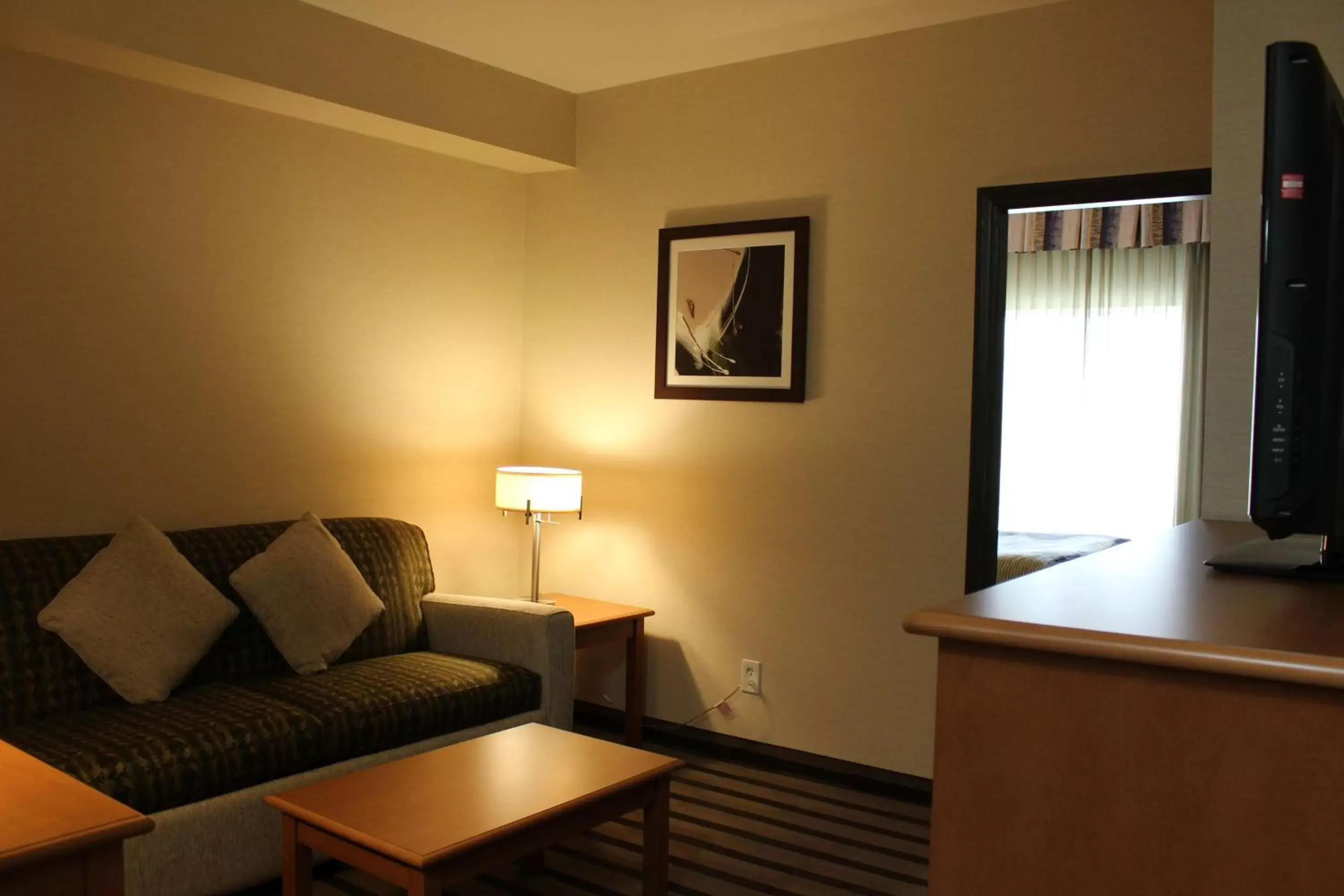 Photo of the whole room, Seating Area in Best Western King George Inn & Suites