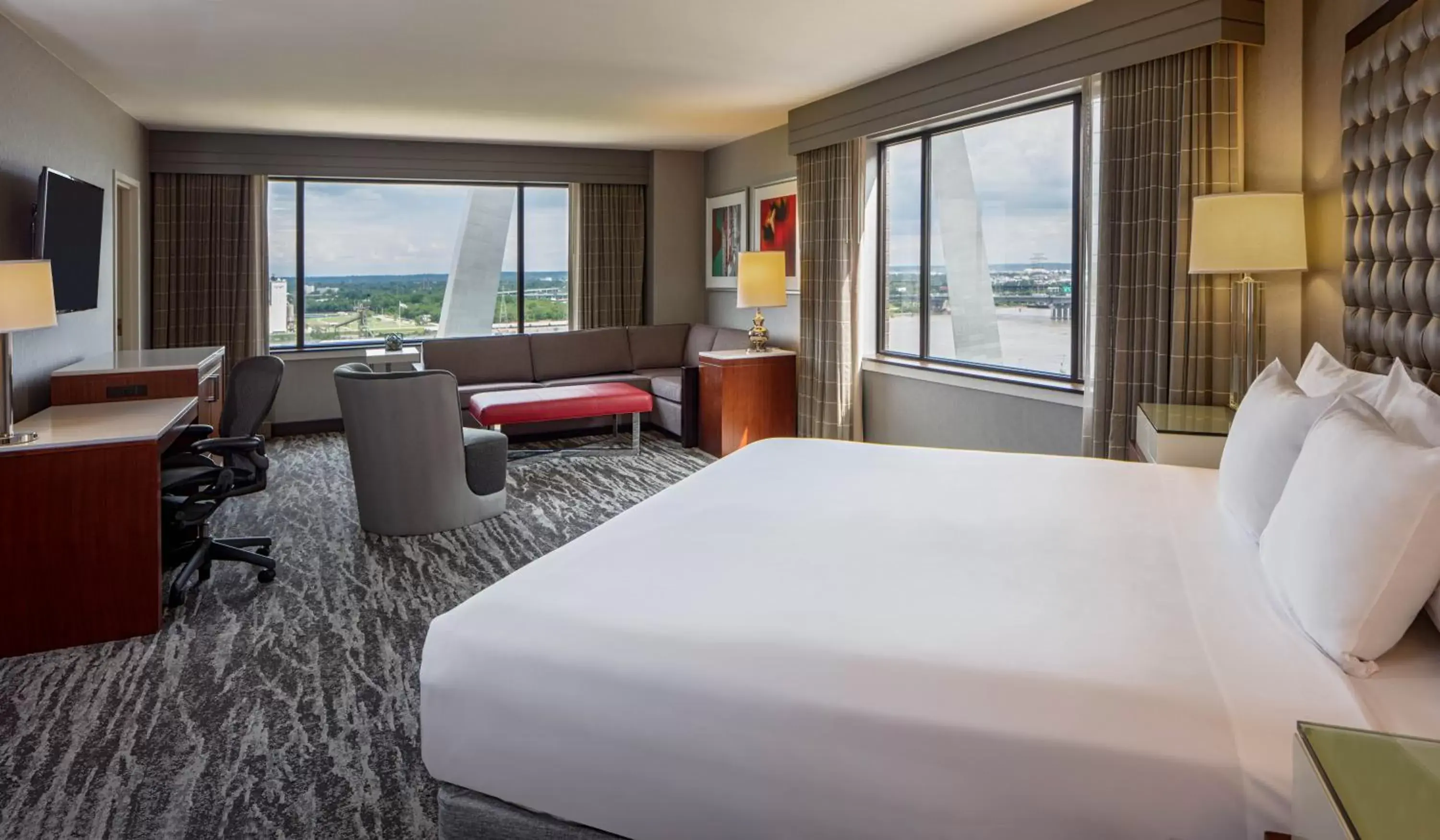 Deluxe King Room with View in Hyatt Regency Saint Louis at The Arch