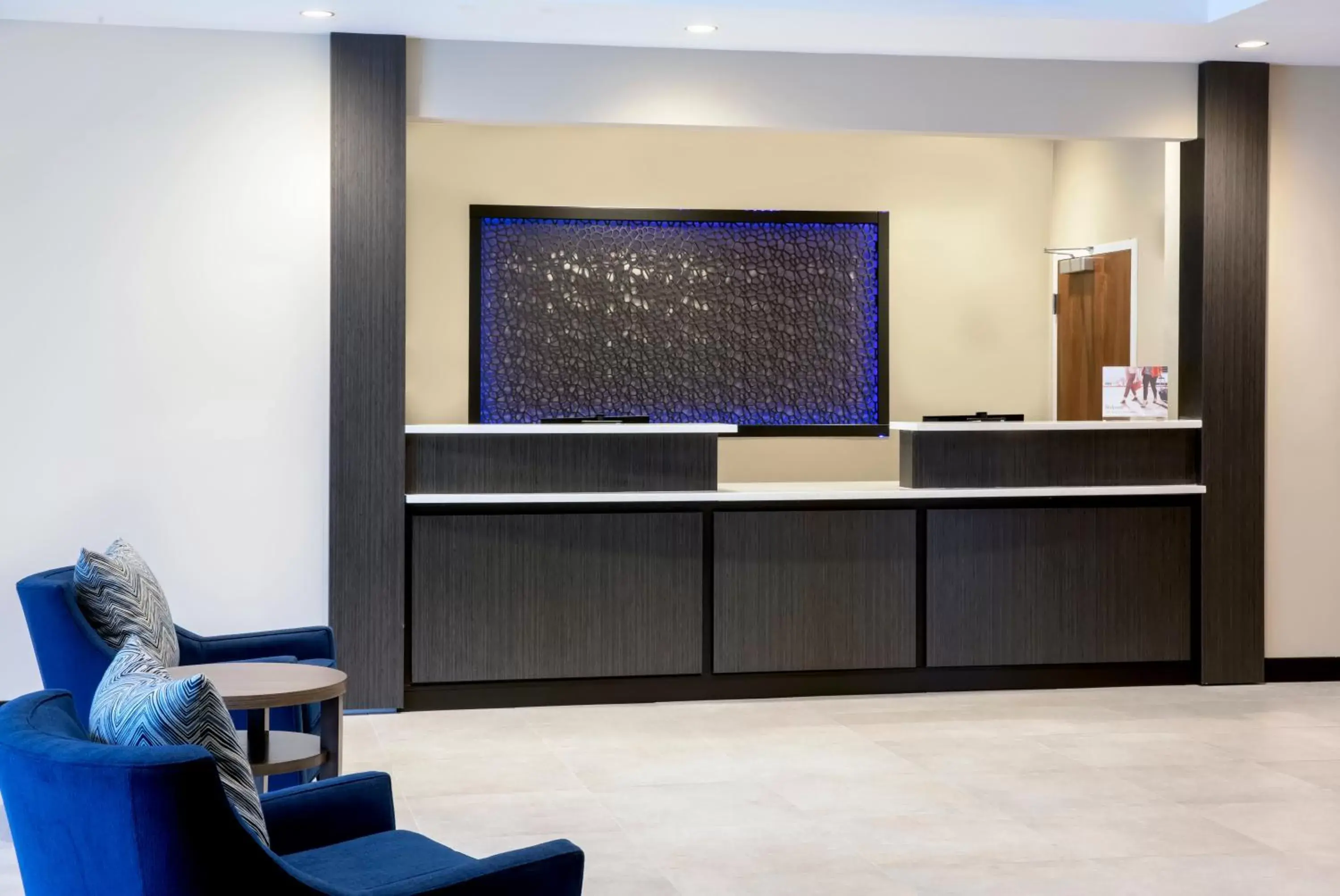 Property building, TV/Entertainment Center in Candlewood Suites - Miami Exec Airport - Kendall, an IHG Hotel
