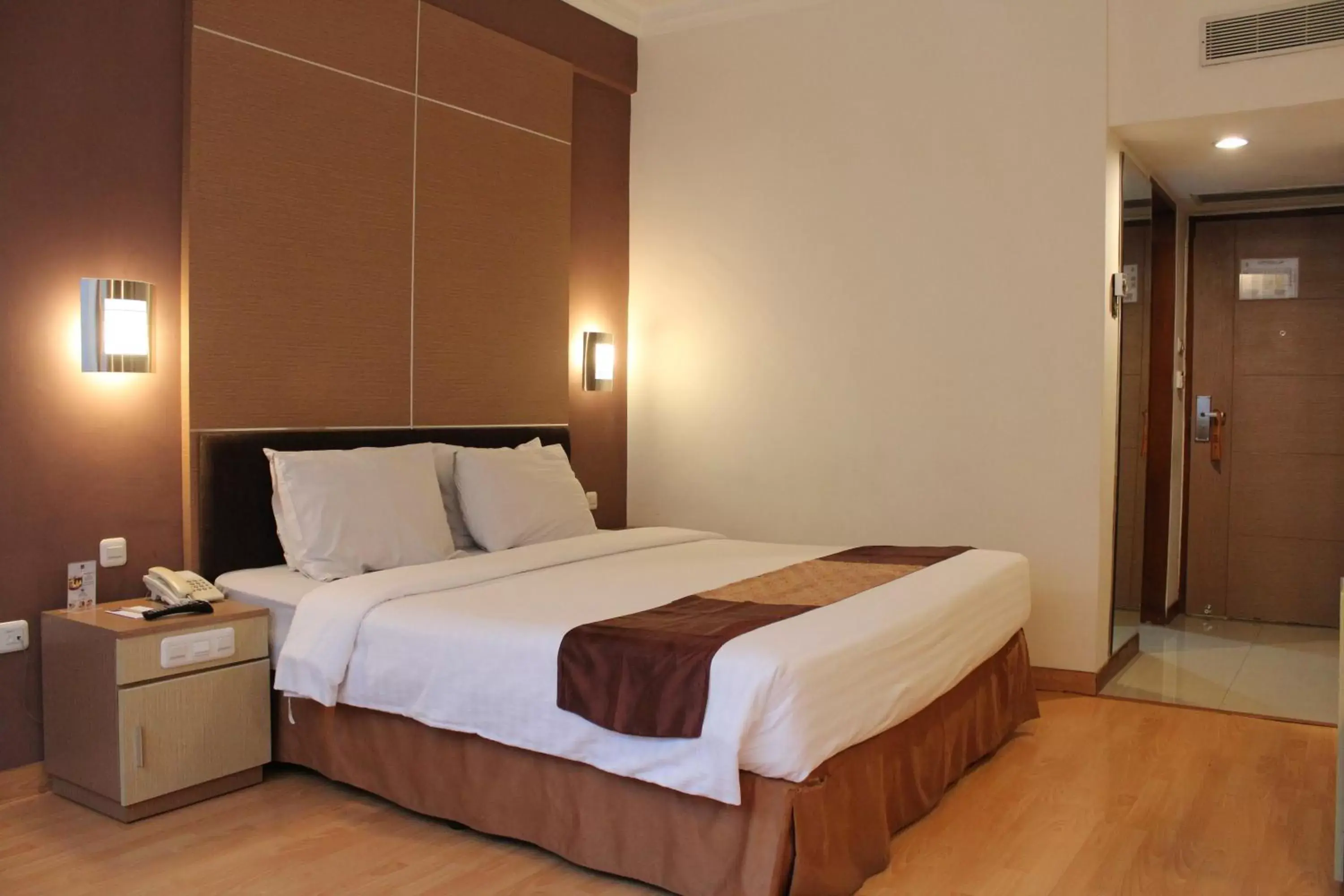 Bed in Grand Inna Tunjungan