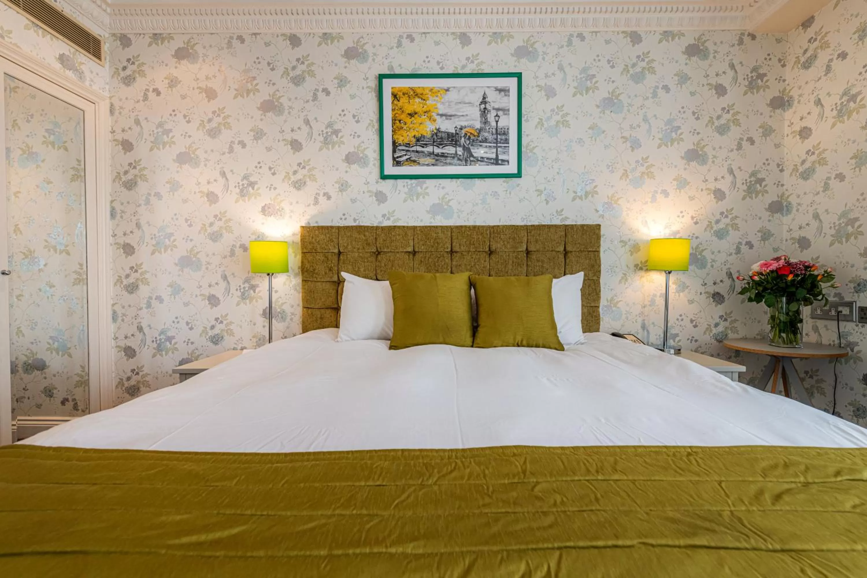 Bed in Ashburn Hotel