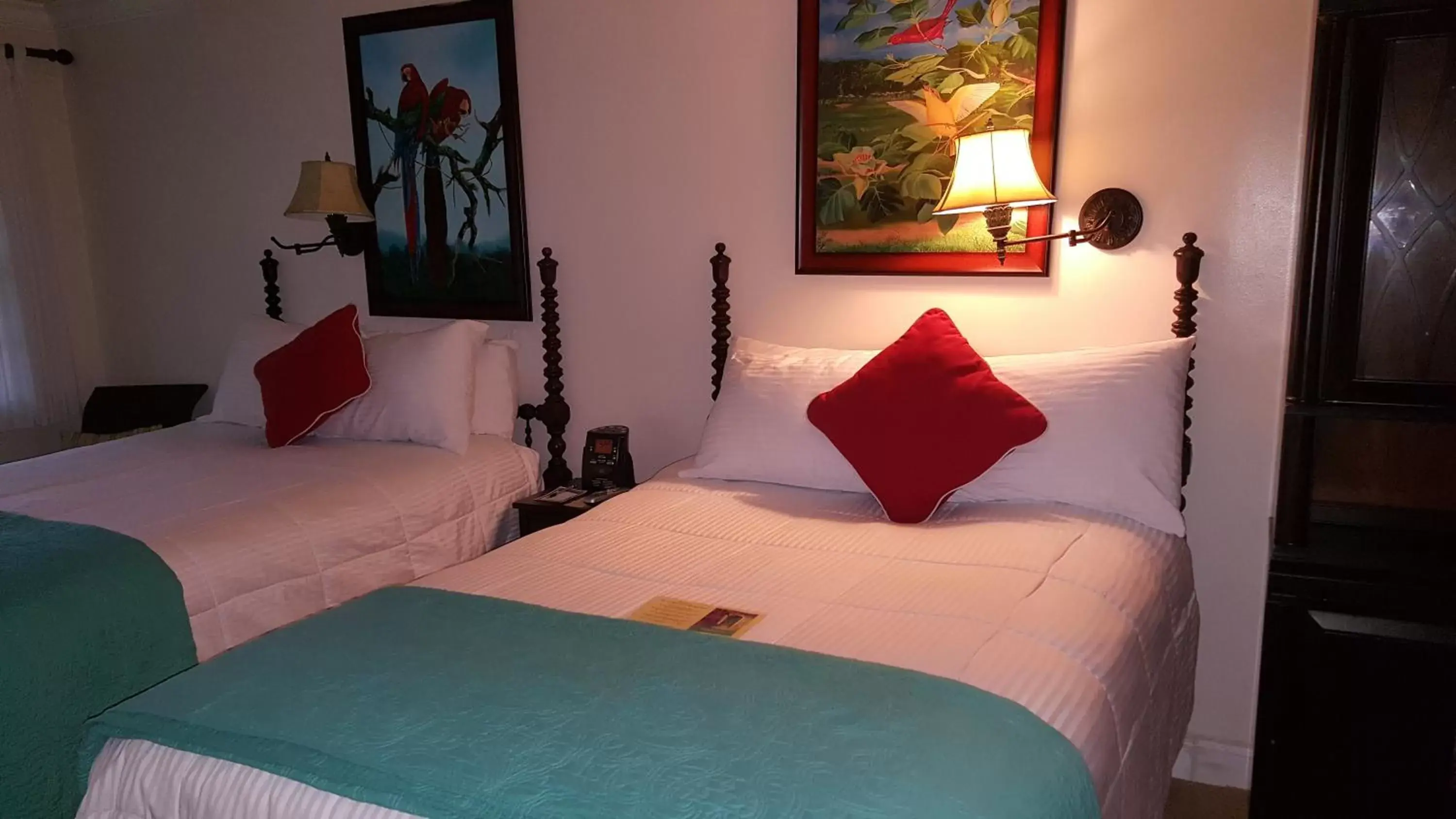 Photo of the whole room, Bed in The Caribbean Court Boutique Hotel