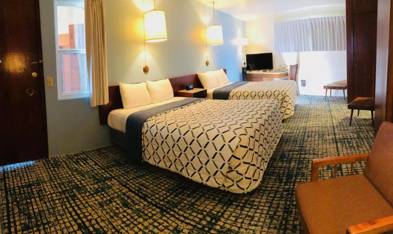 Bed in Curly Redwood Lodge