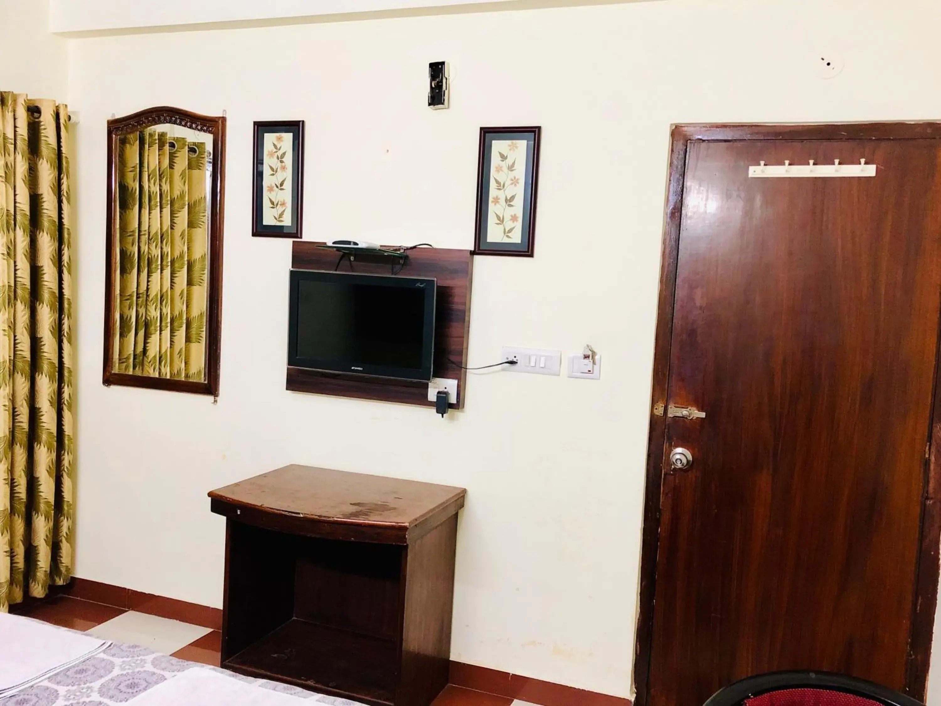 TV and multimedia, TV/Entertainment Center in Hotel Classic Inn Jaipur