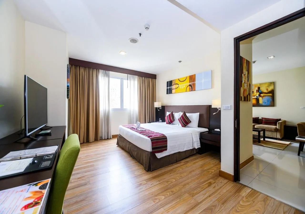 Bedroom, Bed in Lohas Residences Sukhumvit 2