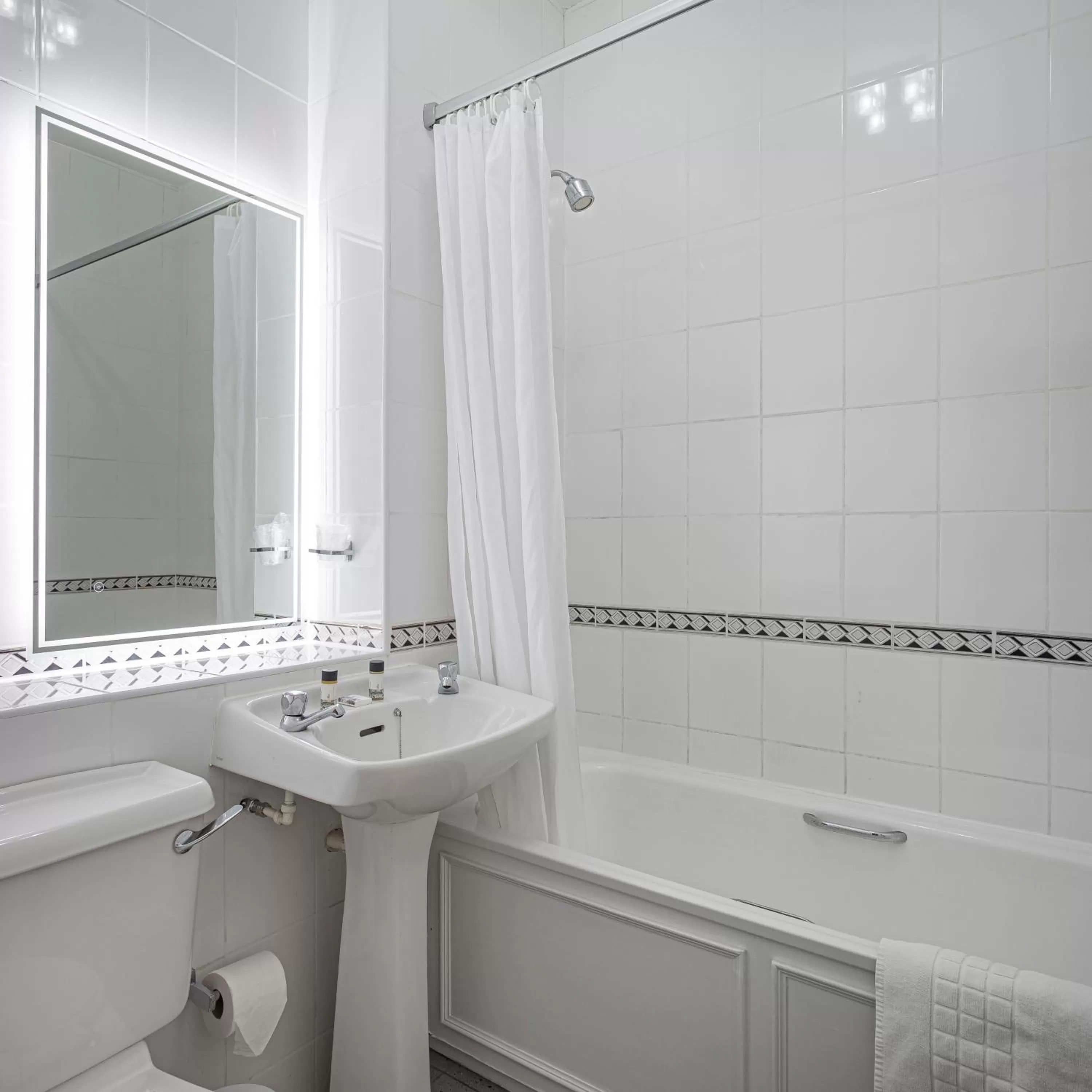 Bathroom in The Crown Hotel, Boroughbridge, North Yorkshire - The Coaching Inn Group
