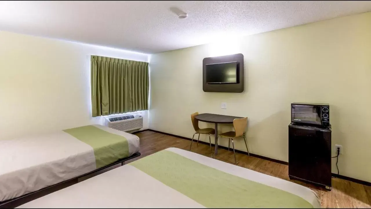 TV/Entertainment Center in Motel 6-Troy, IL