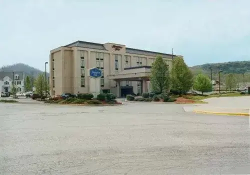 Property Building in Hampton Inn Bridgeport/Clarksburg