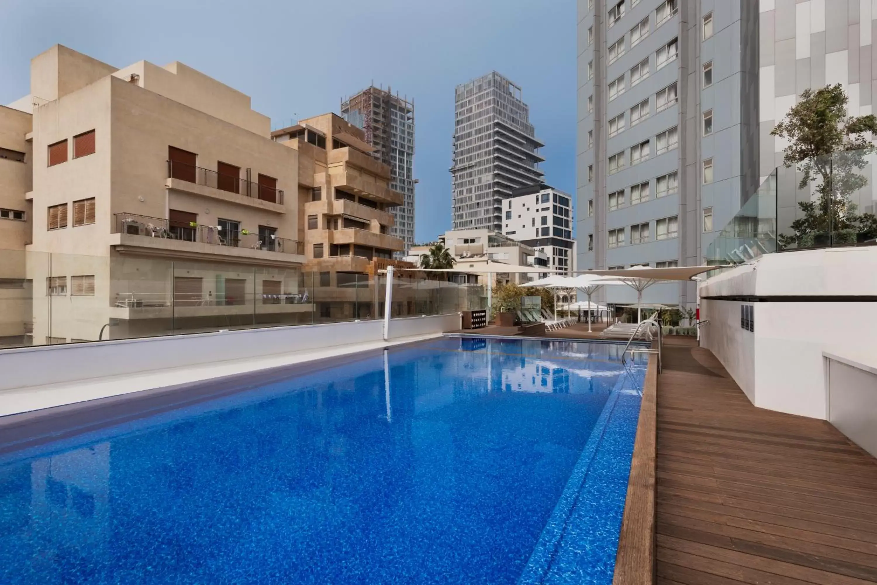 Pool view, Swimming Pool in Metropolitan Hotel