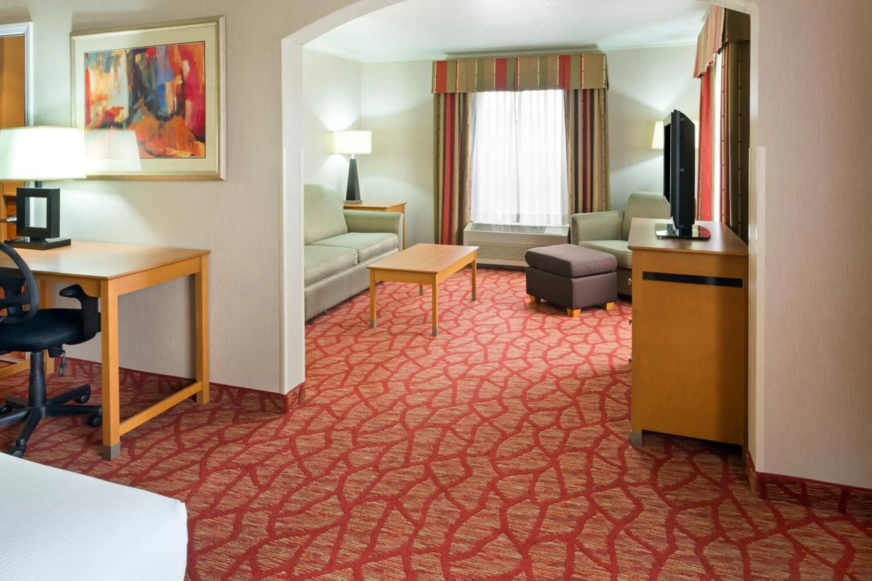 Photo of the whole room, Bed in Holiday Inn Express Grants Pass by IHG Photo of the whole room, Bed in Holiday Inn Express Grants Pass by IHG