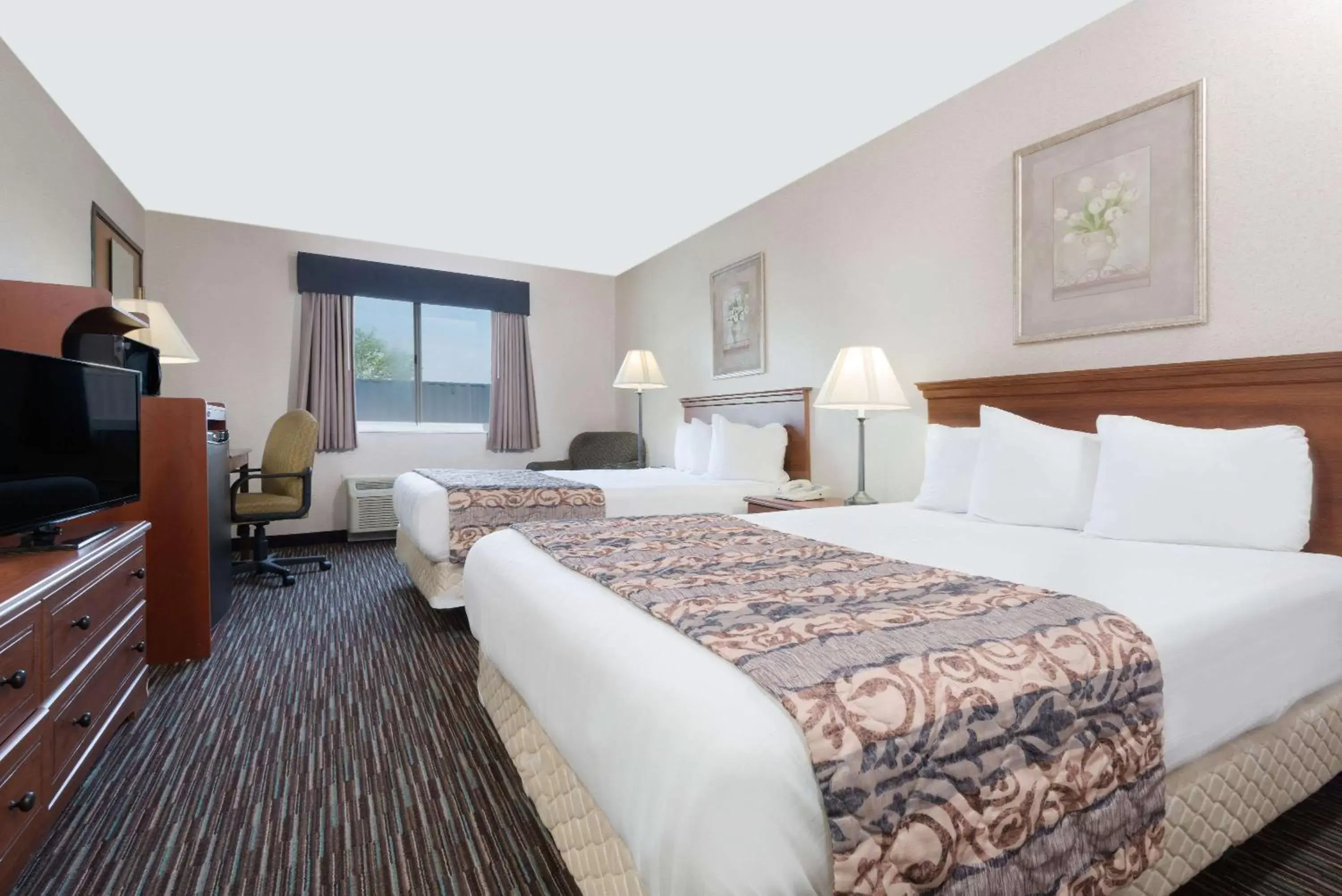 Double Room with Two Double Beds - Non-Smoking in Baymont by Wyndham Columbus/Rickenbacker Double Room with Two Double Beds - Non-Smoking in Baymont by Wyndham Columbus/Rickenbacker