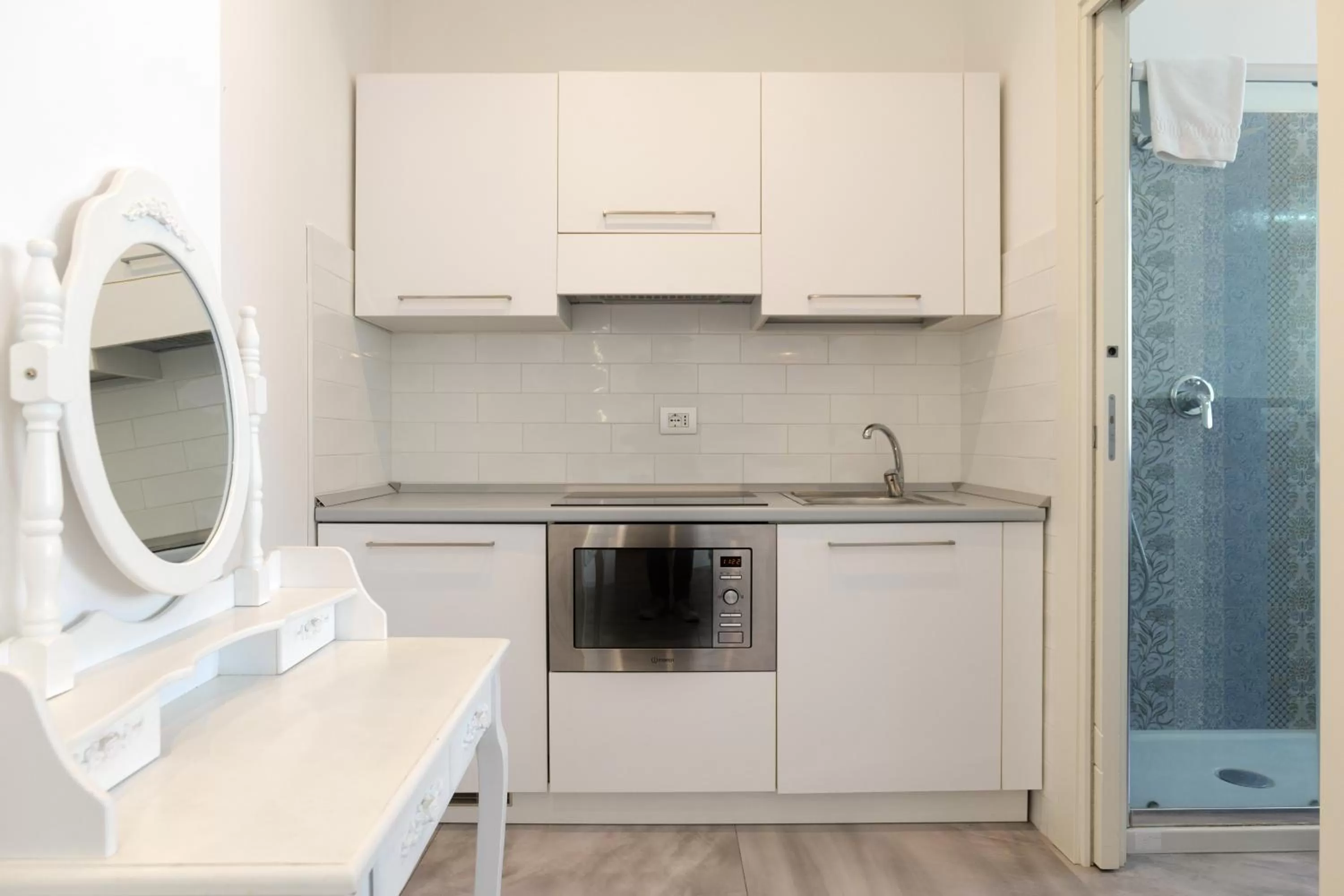 Bathroom, Kitchen/Kitchenette in Relais Vittorio Veneto - Luxotel & Apartotel