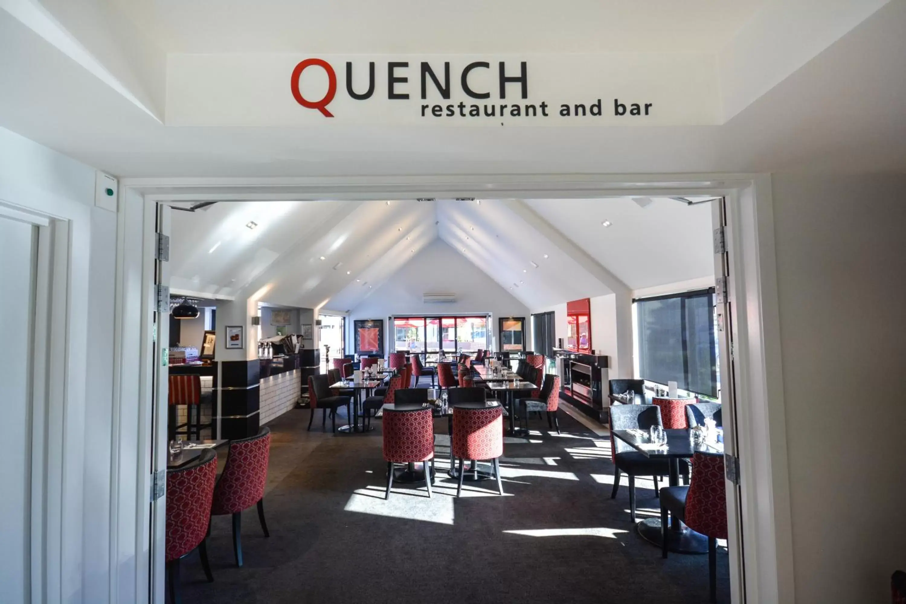 Restaurant/Places to Eat in Chateau Marlborough Hotel