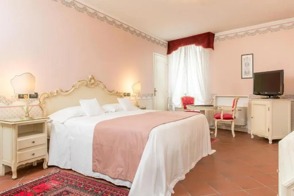 Bed in Duchessa Isabella Hotel & SPA