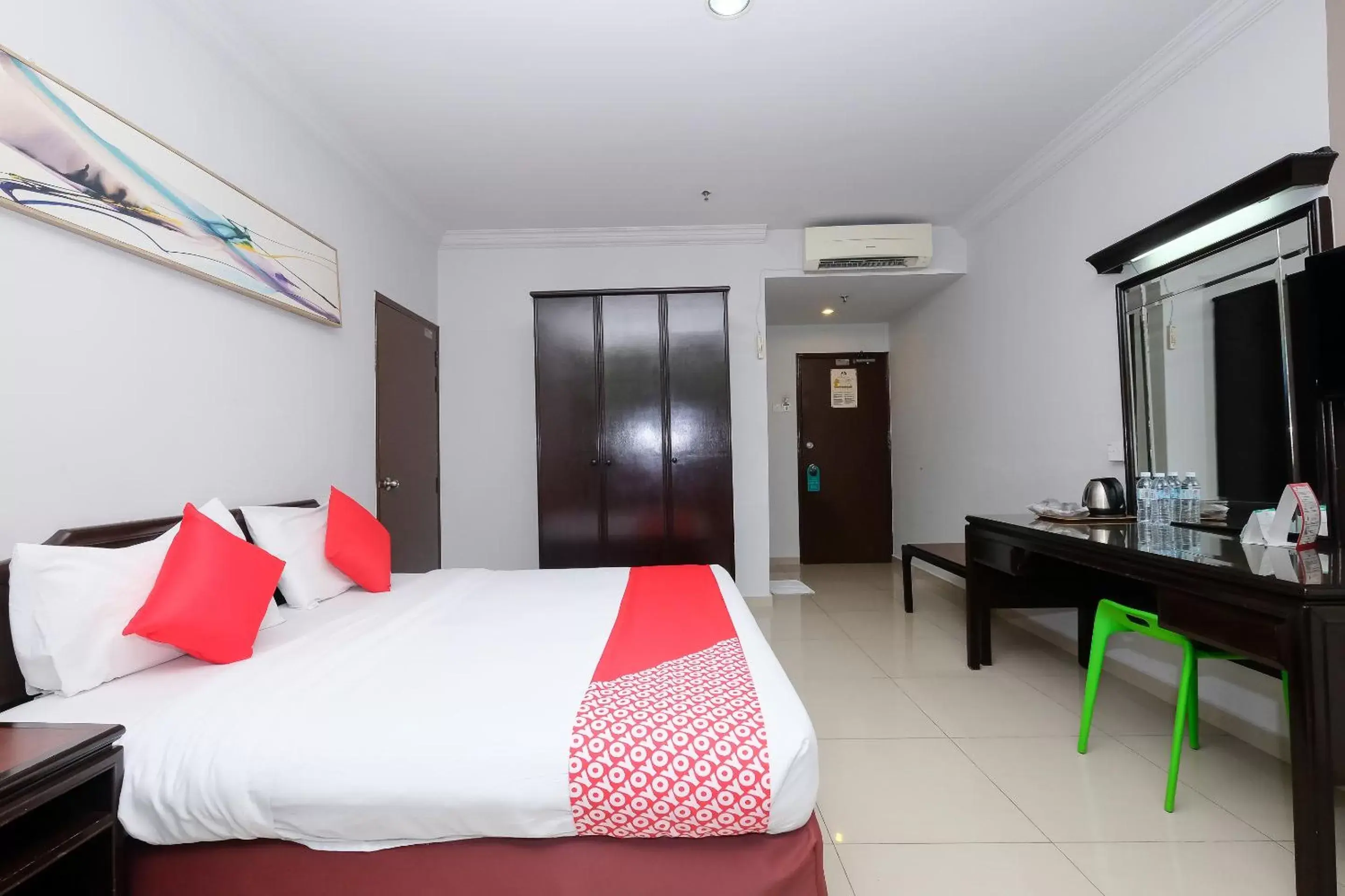 Bedroom, Bed in Super OYO 1236 Hotel Green Park